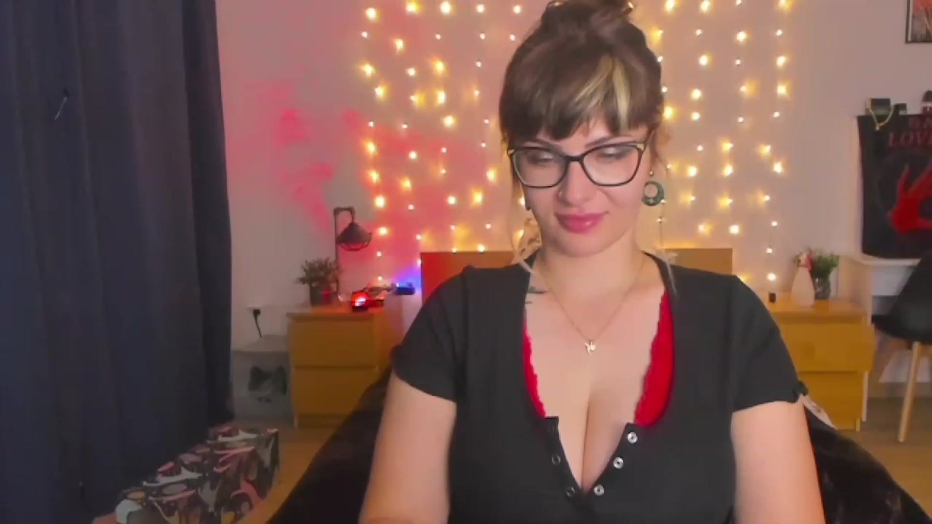 Gallery image thumbnail from SandyShow1's myfreecams stream on, 08/22/2023, 19:00 image 11 of 20