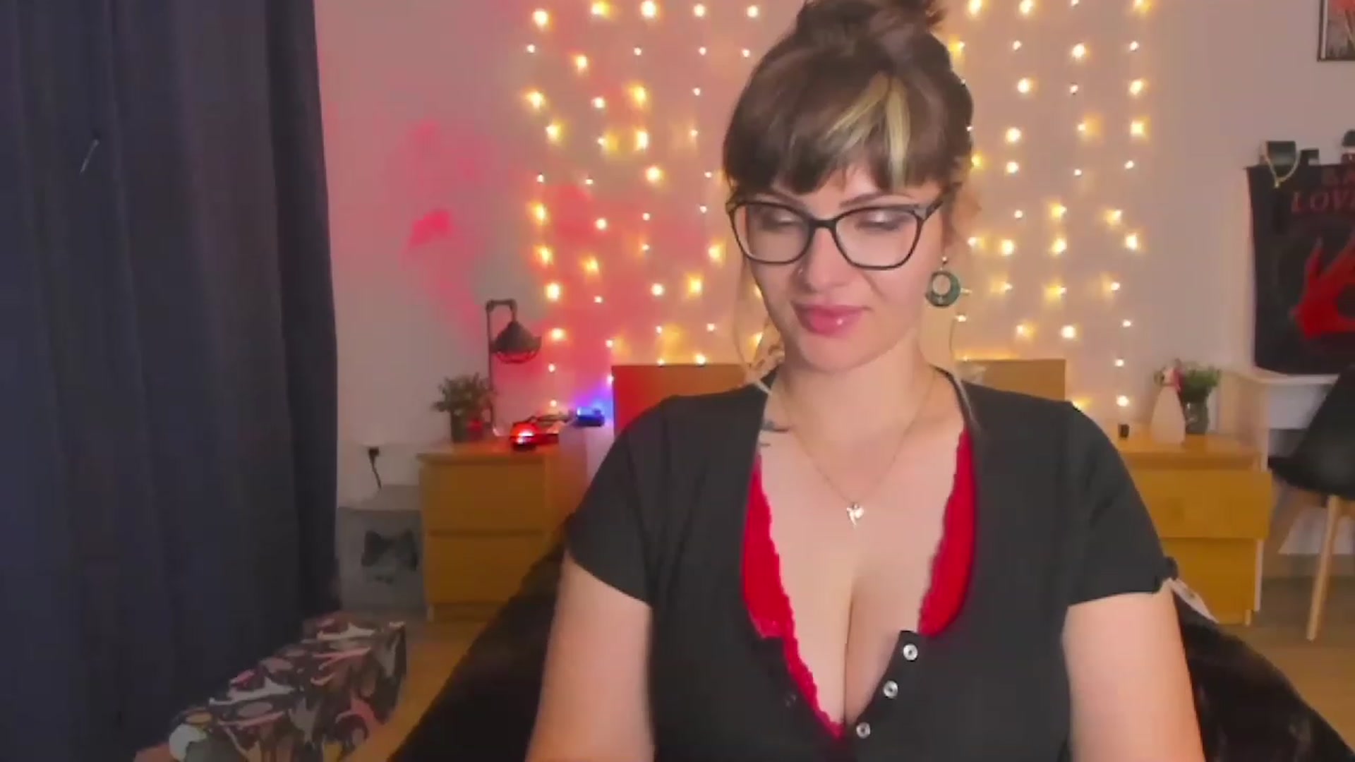 Gallery image thumbnail from SandyShow1's myfreecams stream on, 08/22/2023, 19:00 image 15 of 20