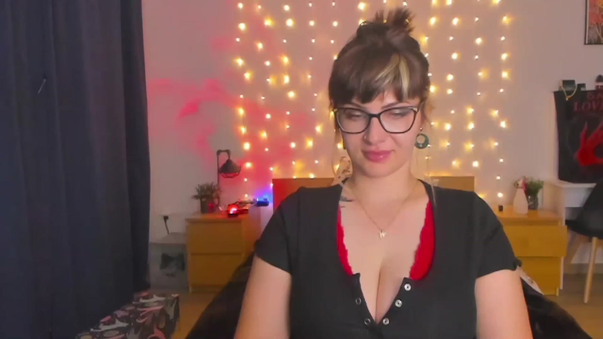 Gallery image thumbnail from SandyShow1's myfreecams stream on, 08/22/2023, 19:00 image 9 of 20