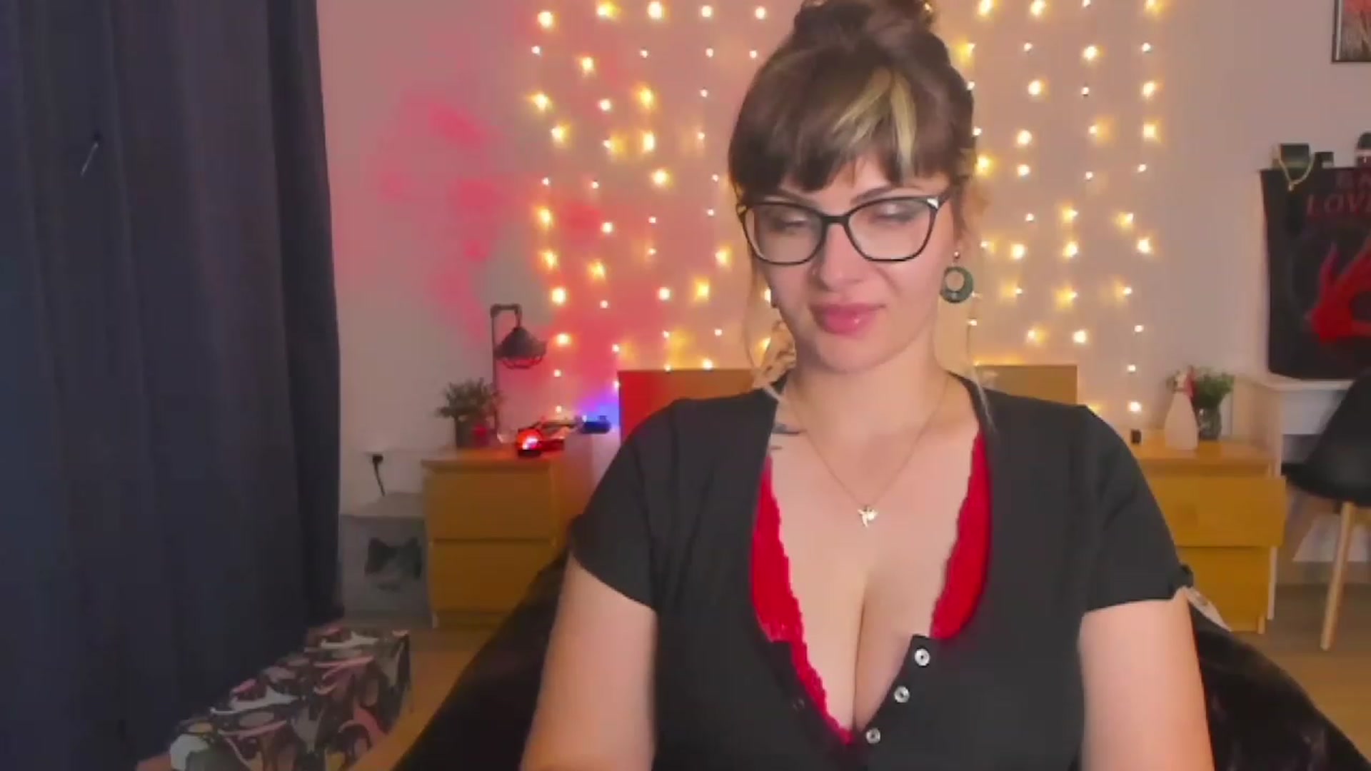 Gallery image thumbnail from SandyShow1's myfreecams stream on, 08/22/2023, 19:00 image 14 of 20