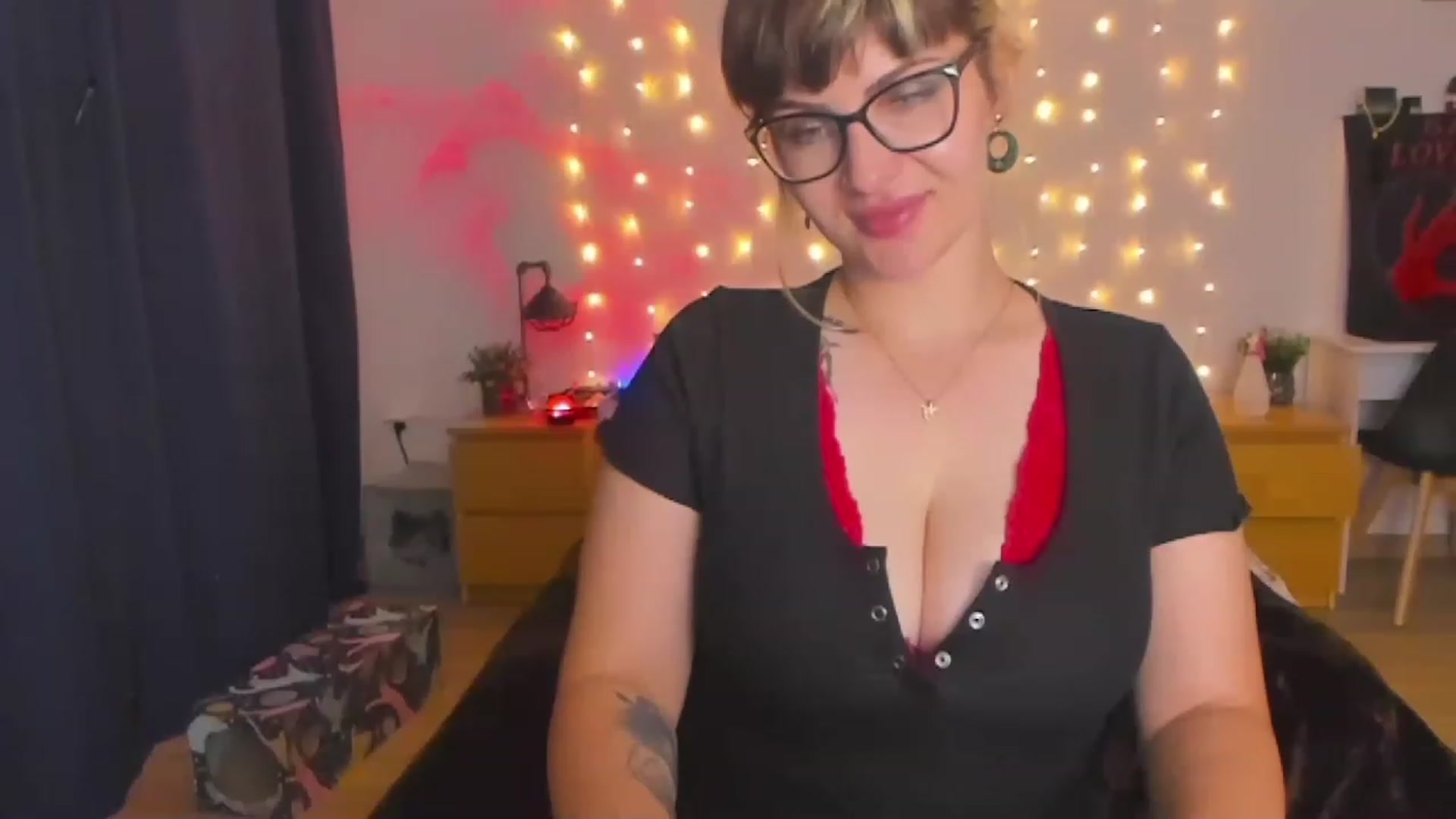 Gallery image thumbnail from SandyShow1's myfreecams stream on, 08/22/2023, 19:00 image 20 of 20
