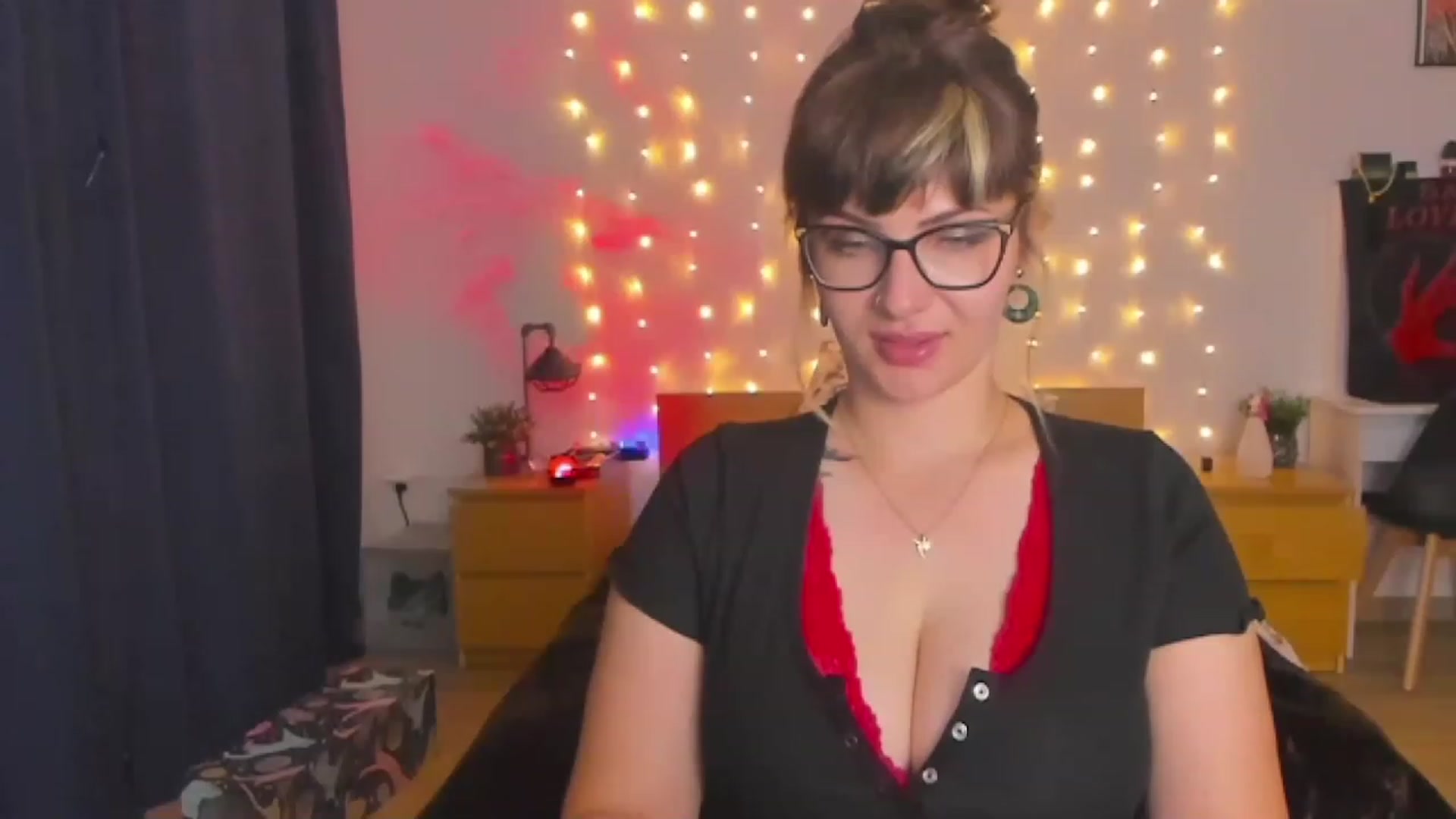Gallery image thumbnail from SandyShow1's myfreecams stream on, 08/22/2023, 19:00 image 12 of 20