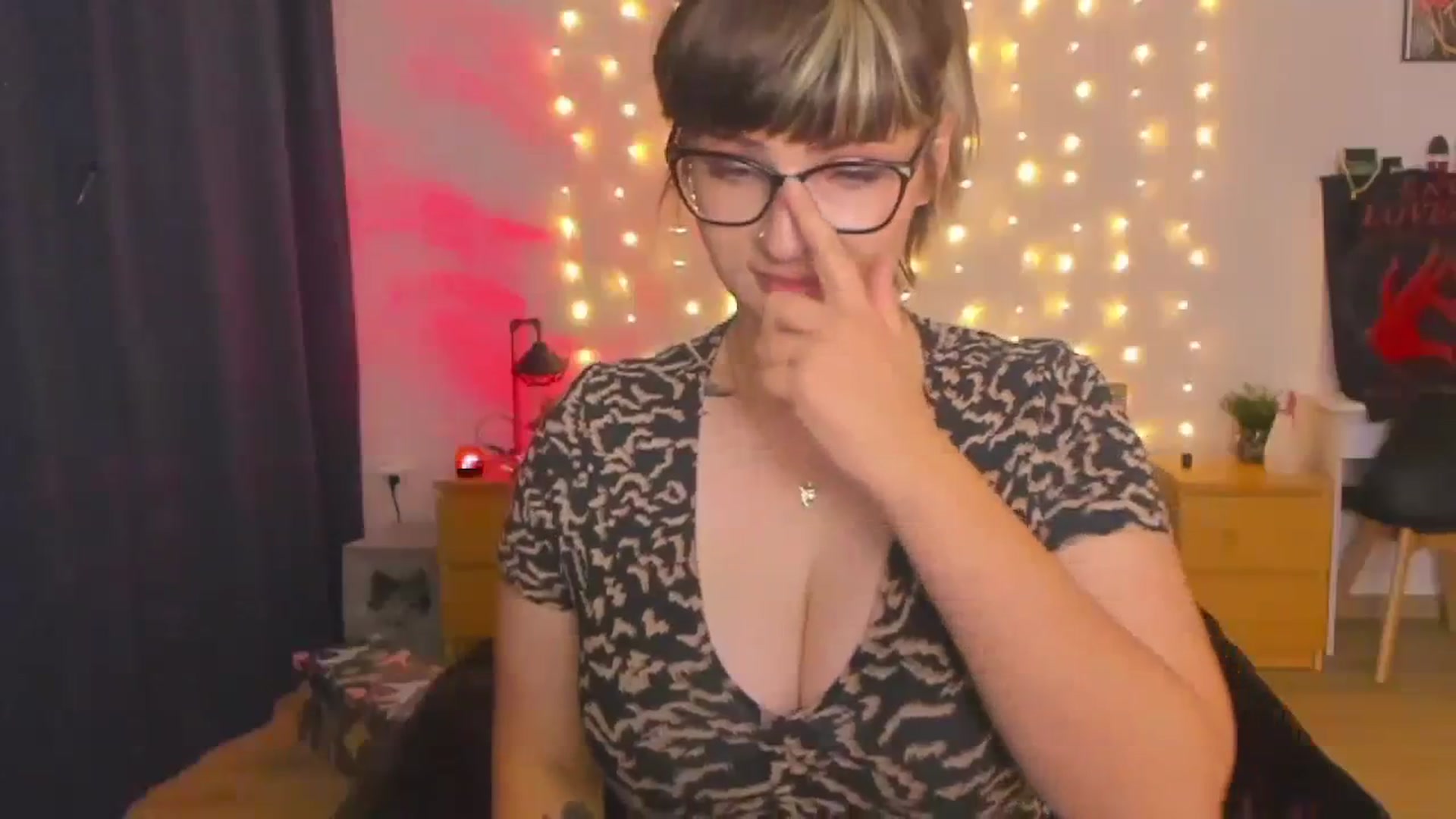 Gallery image thumbnail from SandyShow1's myfreecams stream on, 08/23/2023, 18:22 image 12 of 20