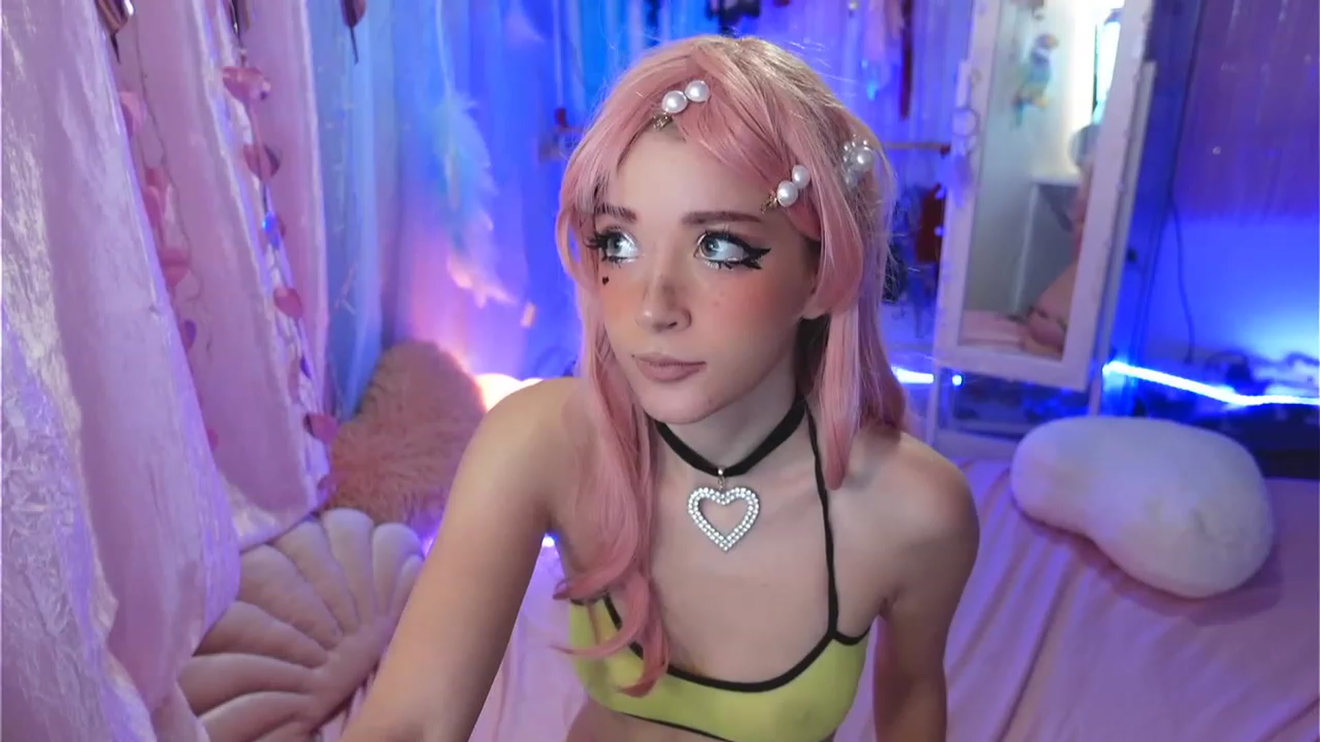 Gallery image thumbnail from Sandy_Peach's myfreecams stream on, 12/27/2022, 17:22 image 6 of 20