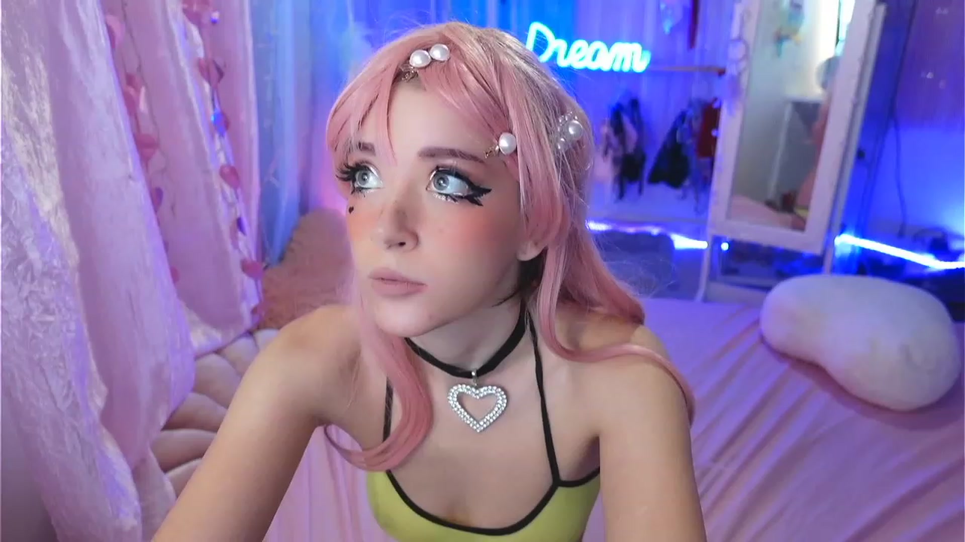 Gallery image thumbnail from Sandy_Peach's myfreecams stream on, 12/27/2022, 17:22 image 19 of 20