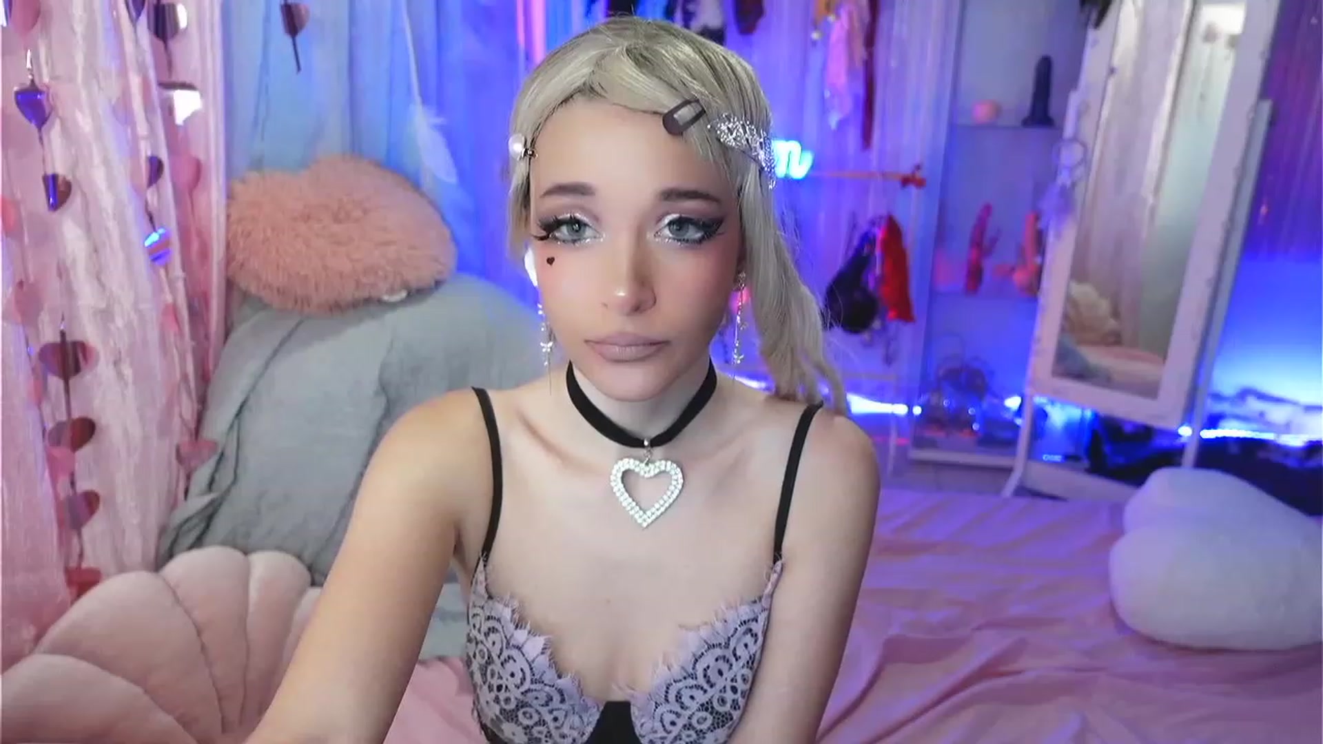 Gallery image thumbnail from Sandy_Peach's myfreecams stream on, 12/28/2022, 15:32 image 17 of 20