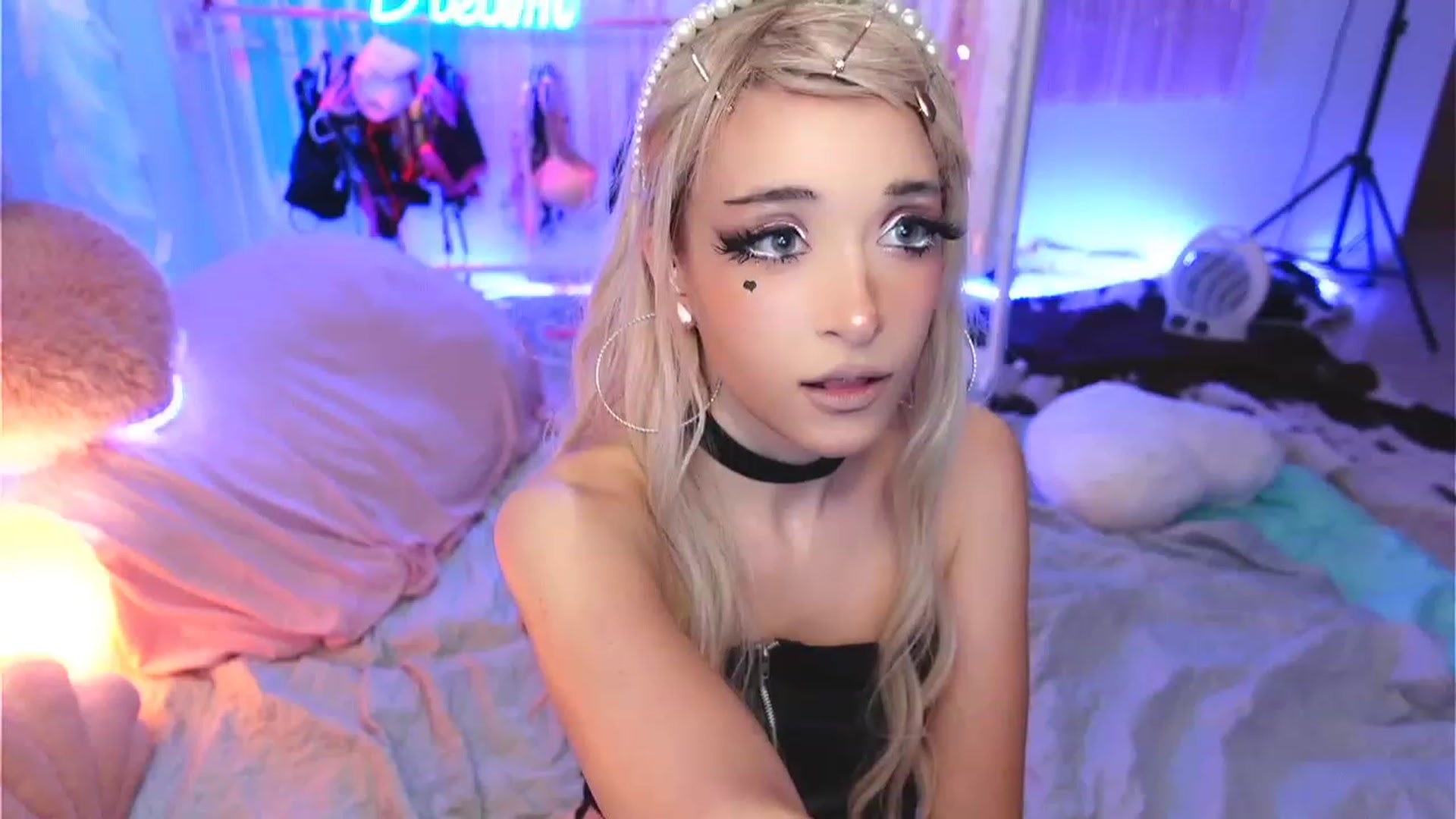 Gallery image thumbnail from Sandy_Peach's myfreecams stream on, 01/05/2023, 13:36 image 2 of 20