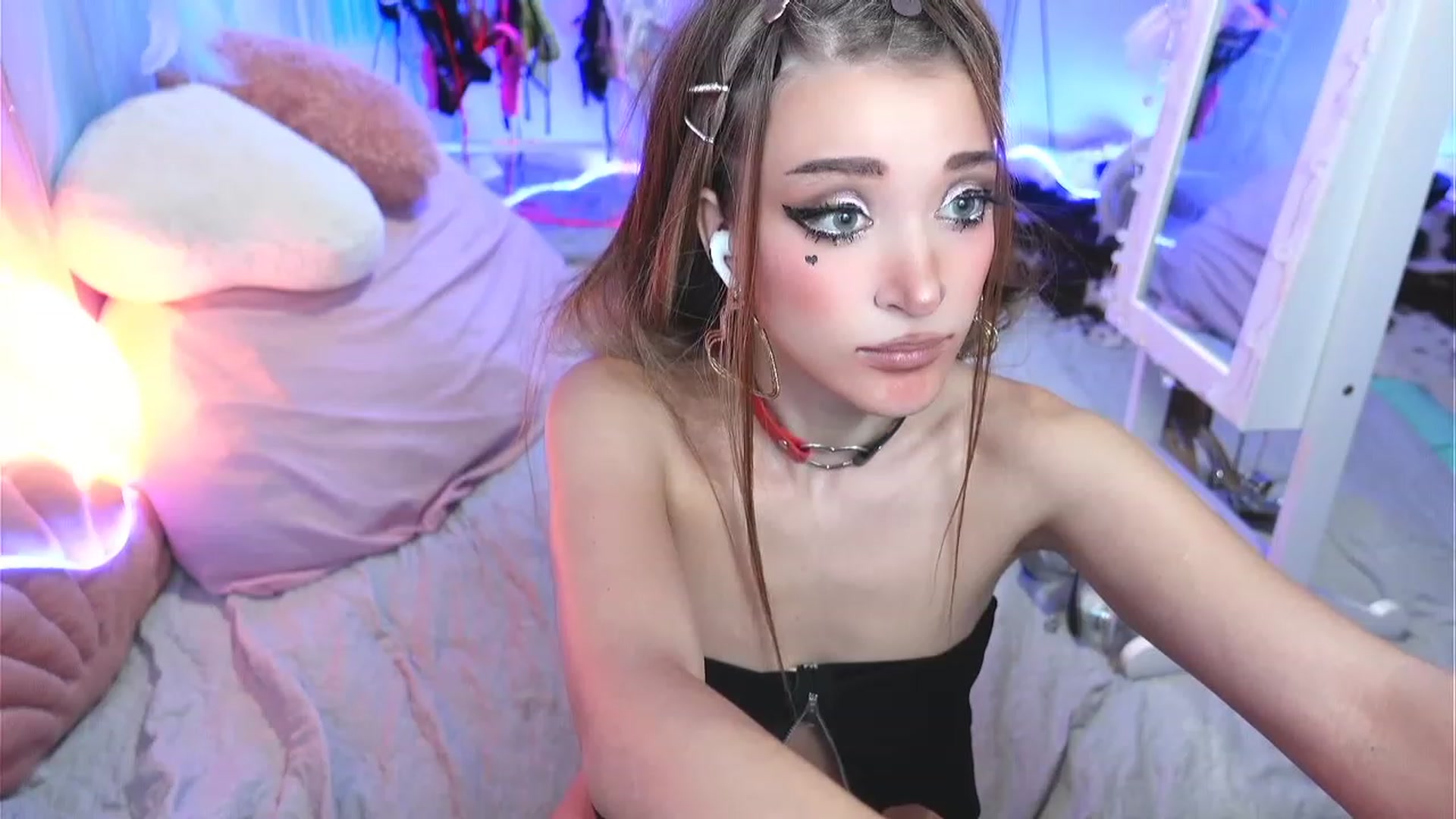 Gallery image thumbnail from Sandy_Peach's myfreecams stream on, 01/23/2023, 10:38 image 18 of 20