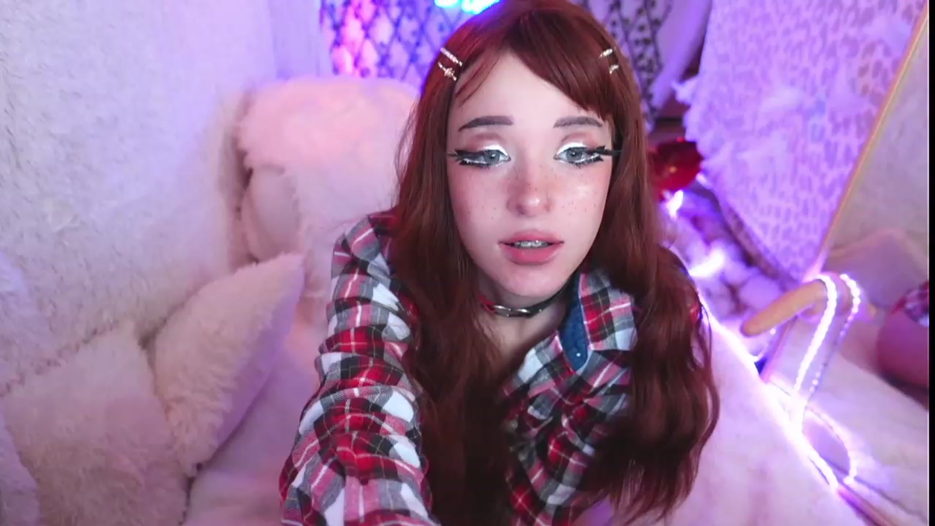 Gallery image thumbnail from Sandy_Peach's myfreecams stream on, 04/01/2023, 12:54 image 19 of 20