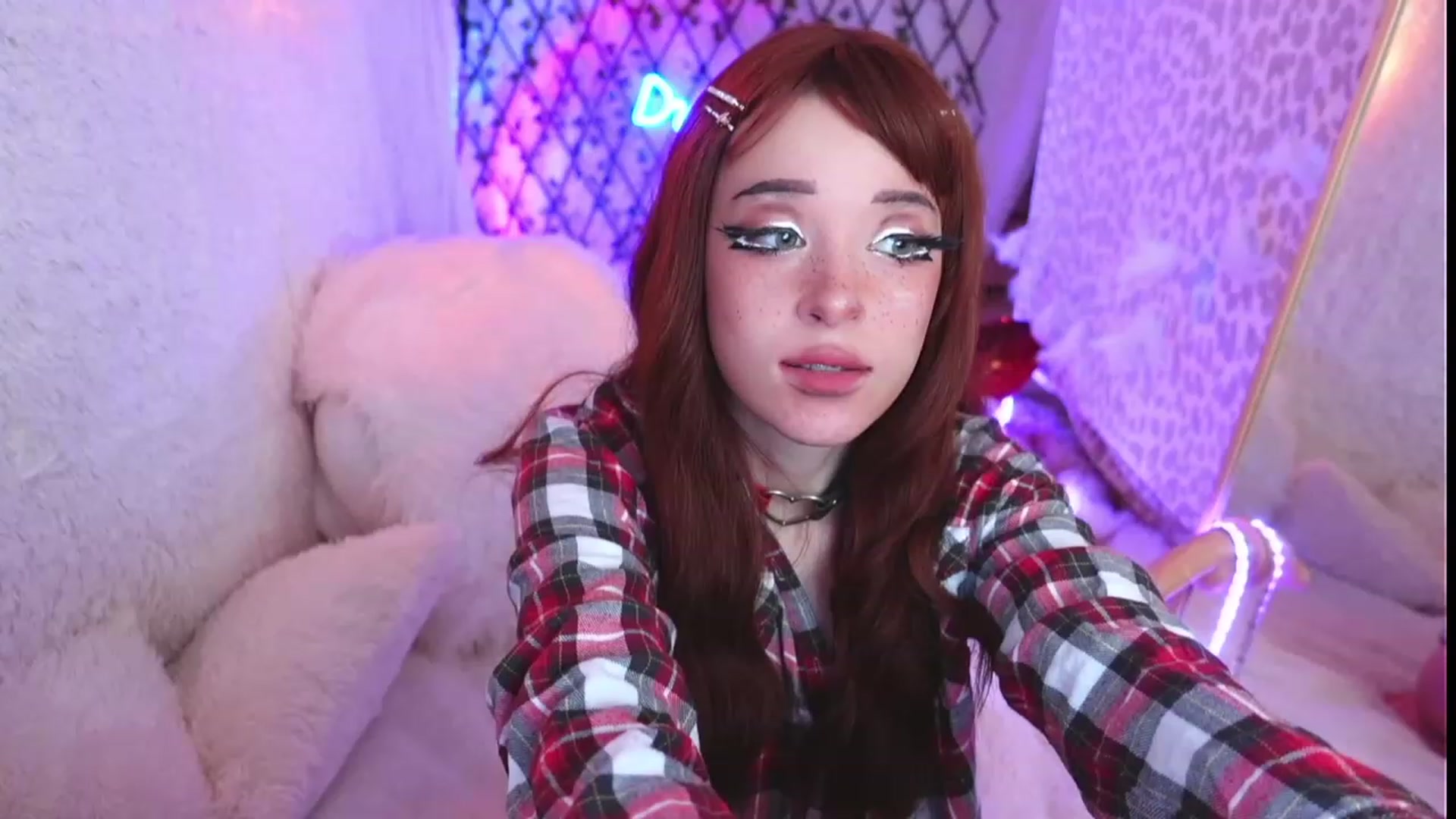 Gallery image thumbnail from Sandy_Peach's myfreecams stream on, 04/01/2023, 12:54 image 7 of 20