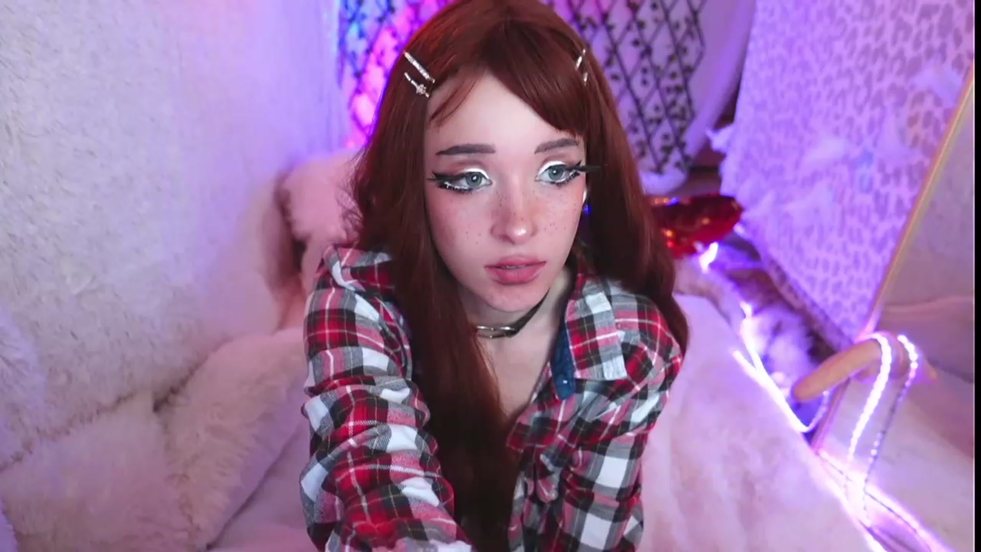 Gallery image thumbnail from Sandy_Peach's myfreecams stream on, 04/01/2023, 15:23 image 12 of 20