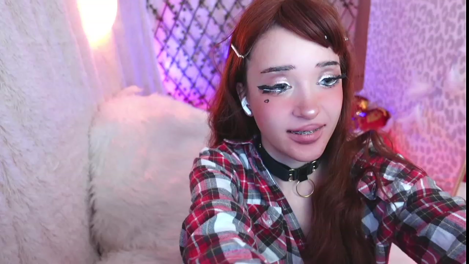 Gallery image thumbnail from Sandy_Peach's myfreecams stream on, 04/09/2023, 13:10 image 1 of 20
