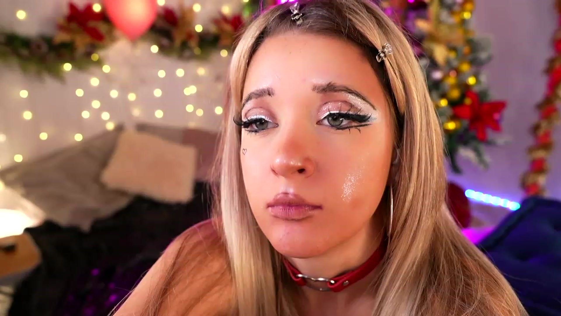 Gallery image thumbnail from Sandy_Peach's myfreecams stream on, 12/11/2023, 08:56 image 6 of 20
