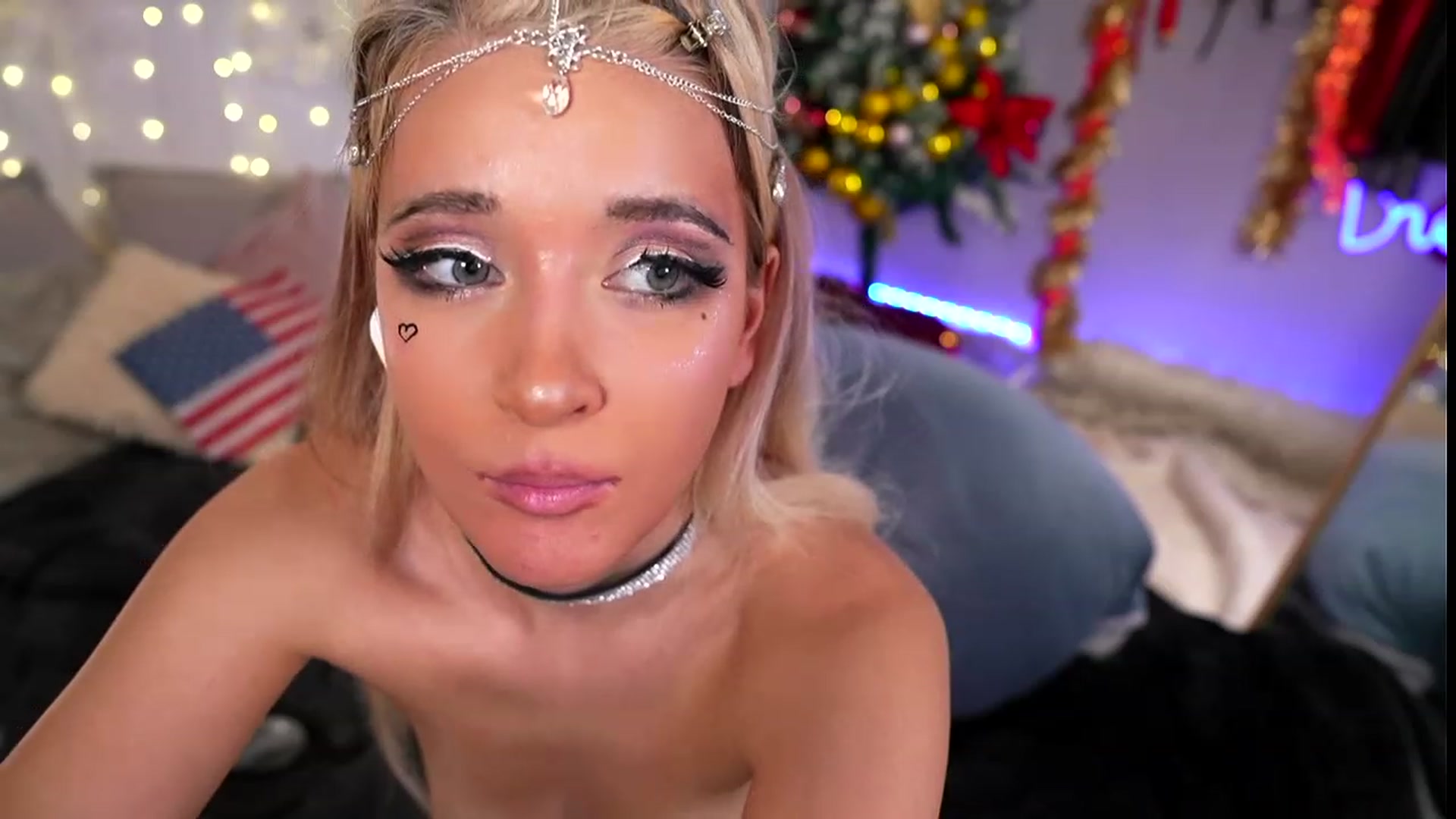 Gallery image thumbnail from Sandy_Peach's myfreecams stream on, 12/31/2023, 15:06 image 10 of 20