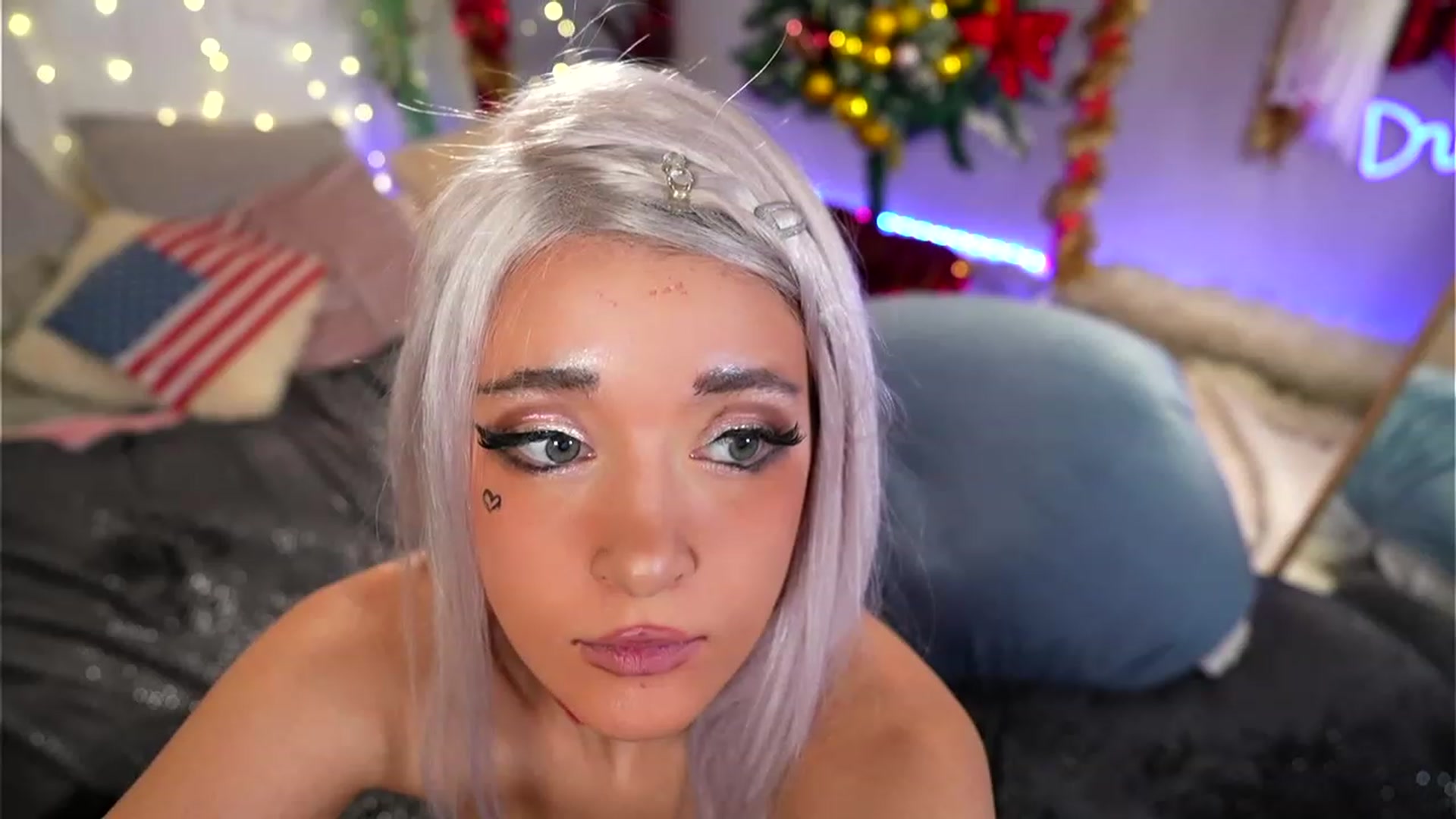Gallery image thumbnail from Sandy_Peach's myfreecams stream on, 01/04/2024, 10:32 image 6 of 20