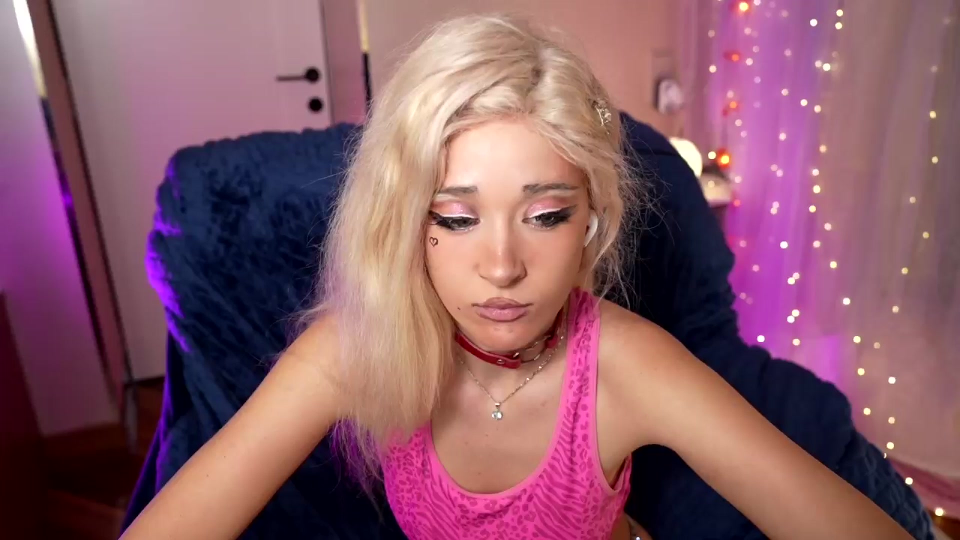 Gallery image thumbnail from Sandy_Peach's myfreecams stream on, 04/13/2024, 19:01 image 13 of 20