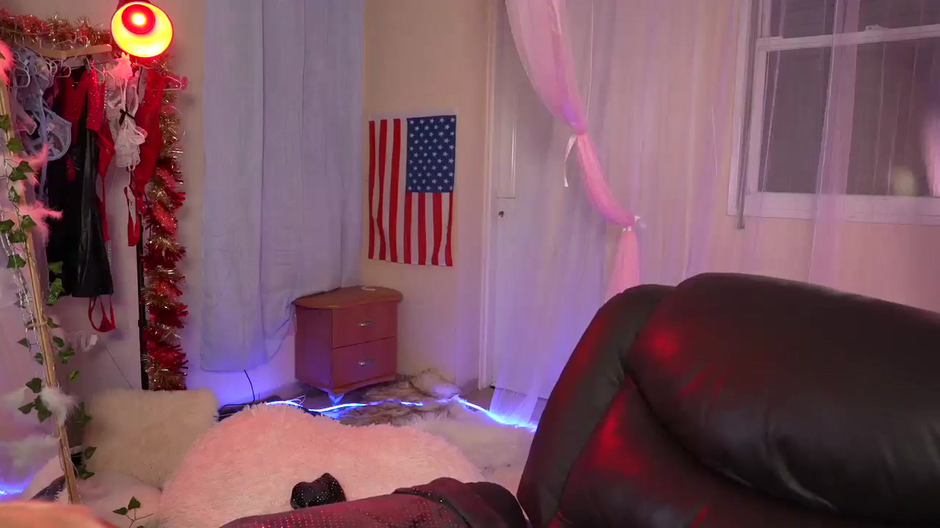Gallery image thumbnail from Sandy_Peach's myfreecams stream on, 05/26/2024, 20:40 image 13 of 20