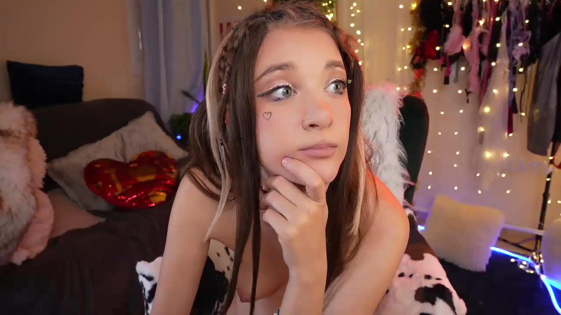 Gallery image thumbnail from Sandy_Peach's myfreecams stream on, 11/01/2024, 21:11 image 16 of 20