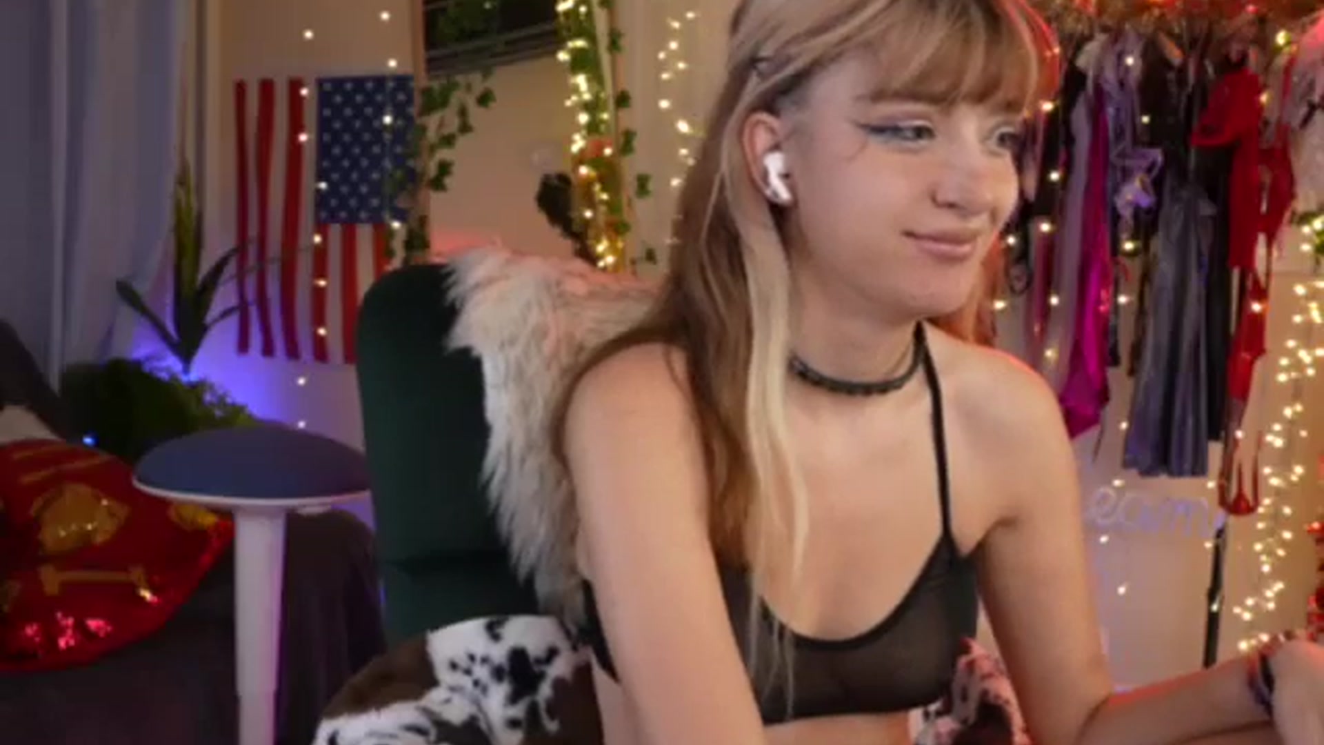 Gallery image thumbnail from Sandy_Peach's myfreecams stream on, 11/29/2024, 18:55 image 17 of 20