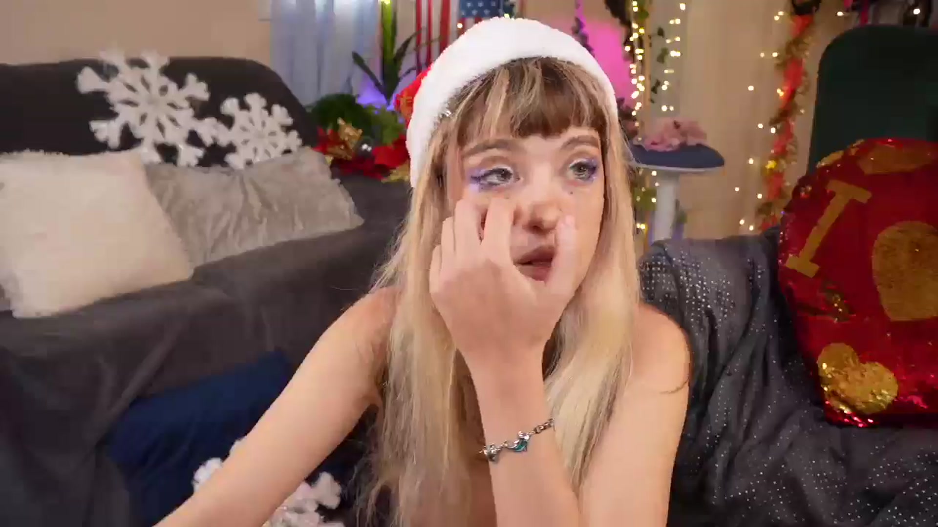 Gallery image thumbnail from Sandy_Peach's myfreecams stream on, 12/23/2024, 14:58 image 9 of 20
