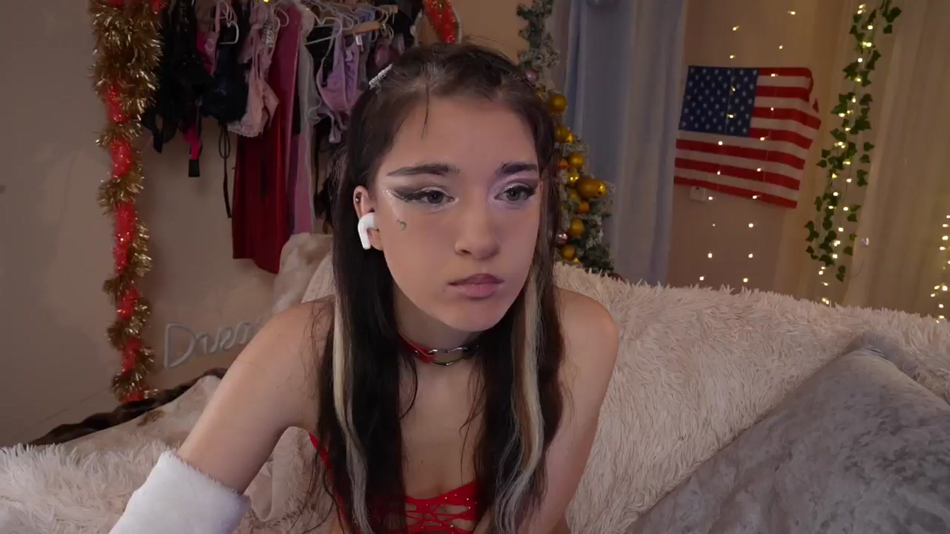 Gallery image thumbnail from Sandy_Peach's myfreecams stream on, 12/31/2025, 14:35 image 9 of 20