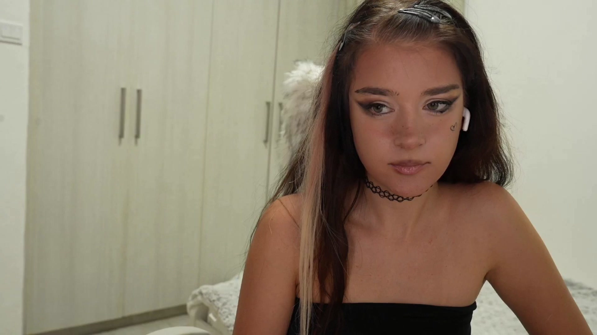 Gallery image thumbnail from Sandy_Peach's myfreecams stream on, 04/15/2026, 15:11 image 13 of 20