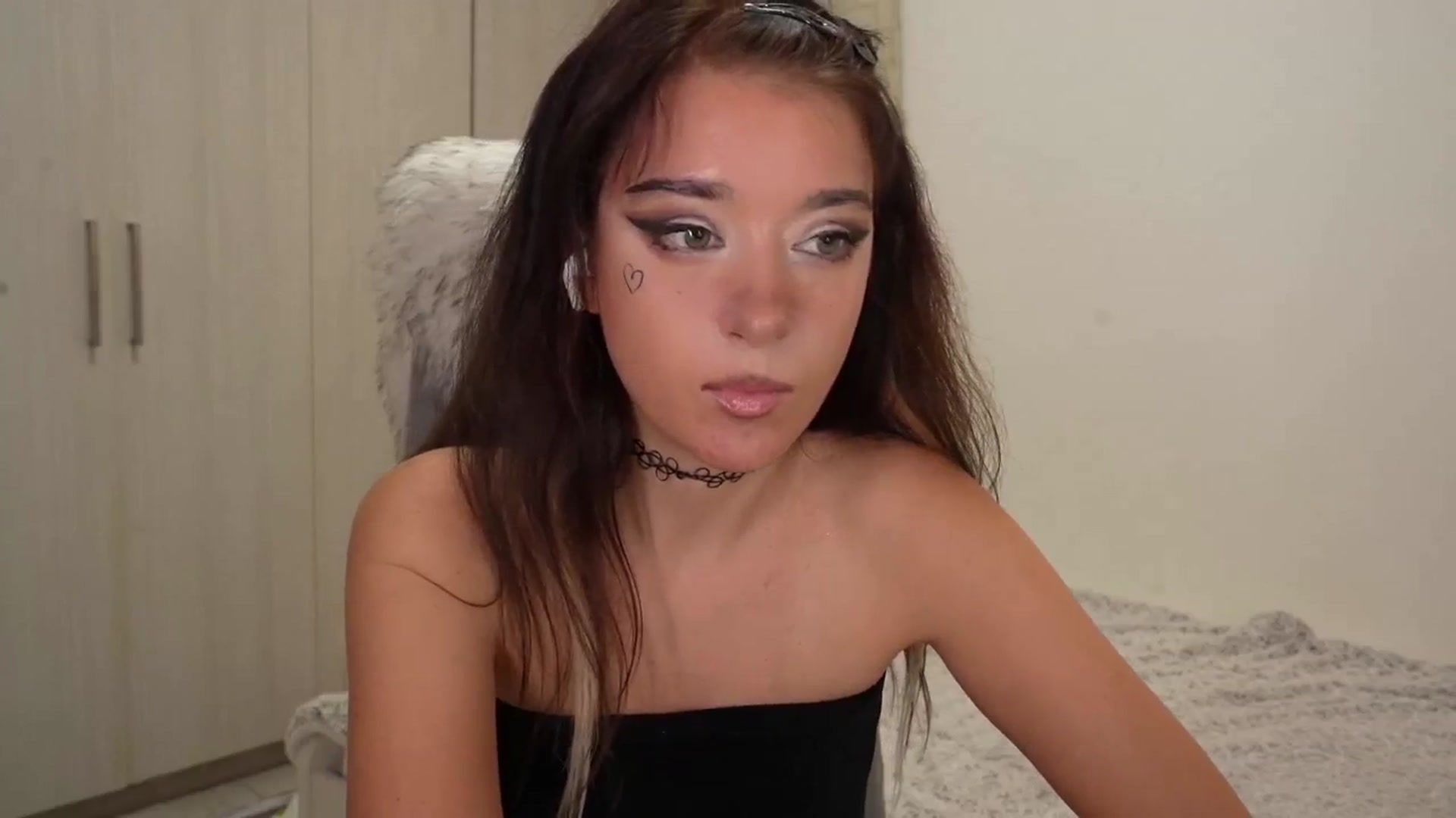 Gallery image thumbnail from Sandy_Peach's myfreecams stream on, 04/16/2026, 16:34 image 16 of 20