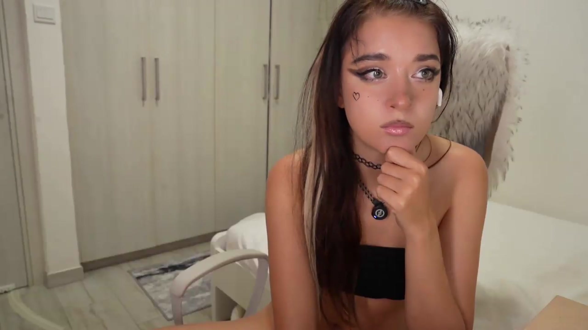 Gallery image thumbnail from Sandy_Peach's myfreecams stream on, 04/25/2026, 20:34 image 18 of 20
