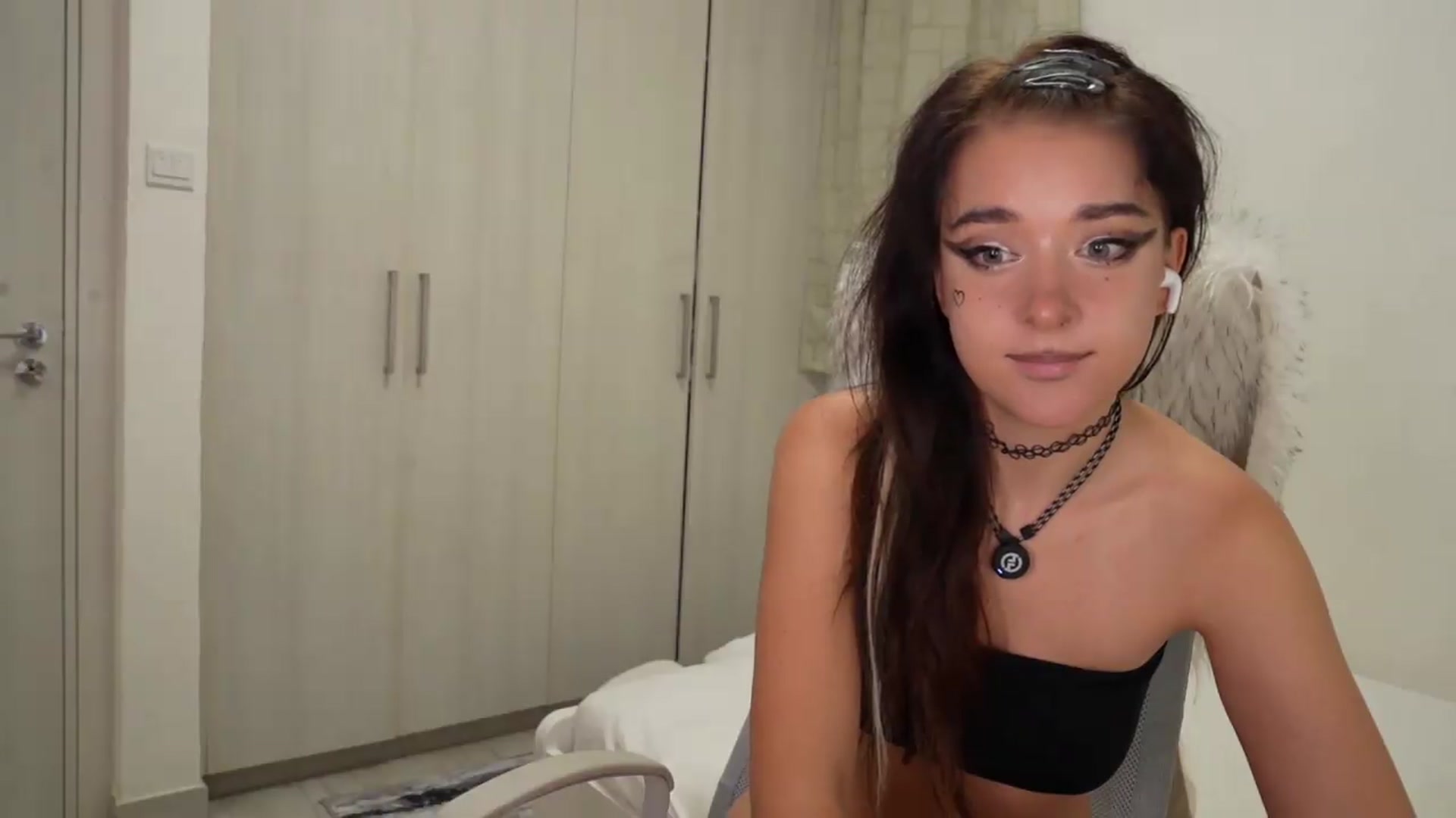 Gallery image thumbnail from Sandy_Peach's myfreecams stream on, 04/25/2026, 20:34 image 5 of 20