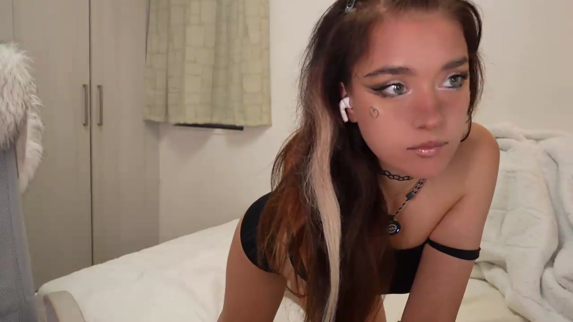 Gallery image thumbnail from Sandy_Peach's myfreecams stream on, 04/27/2026, 17:48 image 7 of 20