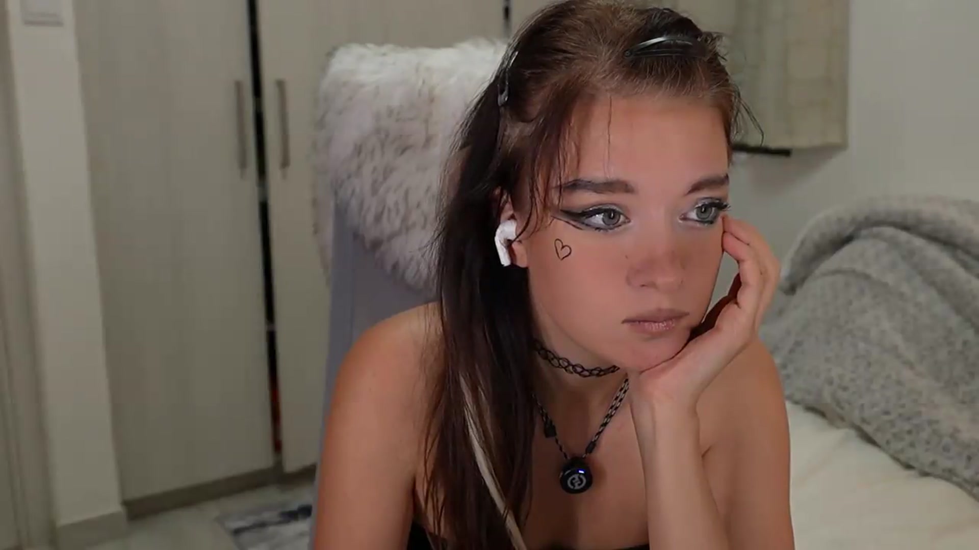 Gallery image thumbnail from Sandy_Peach's myfreecams stream on, 05/05/2026, 19:37 image 4 of 20