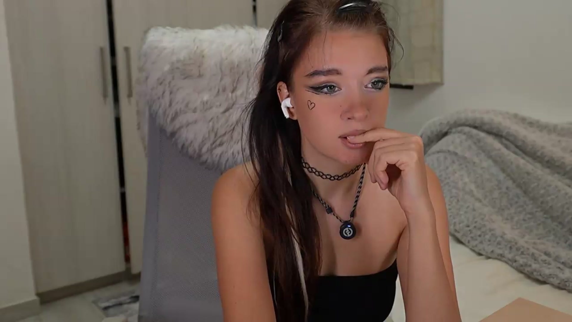 Gallery image thumbnail from Sandy_Peach's myfreecams stream on, 05/05/2026, 19:37 image 7 of 20