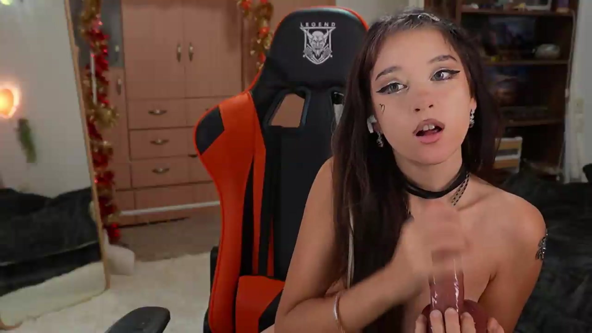 Gallery image thumbnail from Sandy_Peach's myfreecams stream on, 08/10/2026, 19:11 image 12 of 20