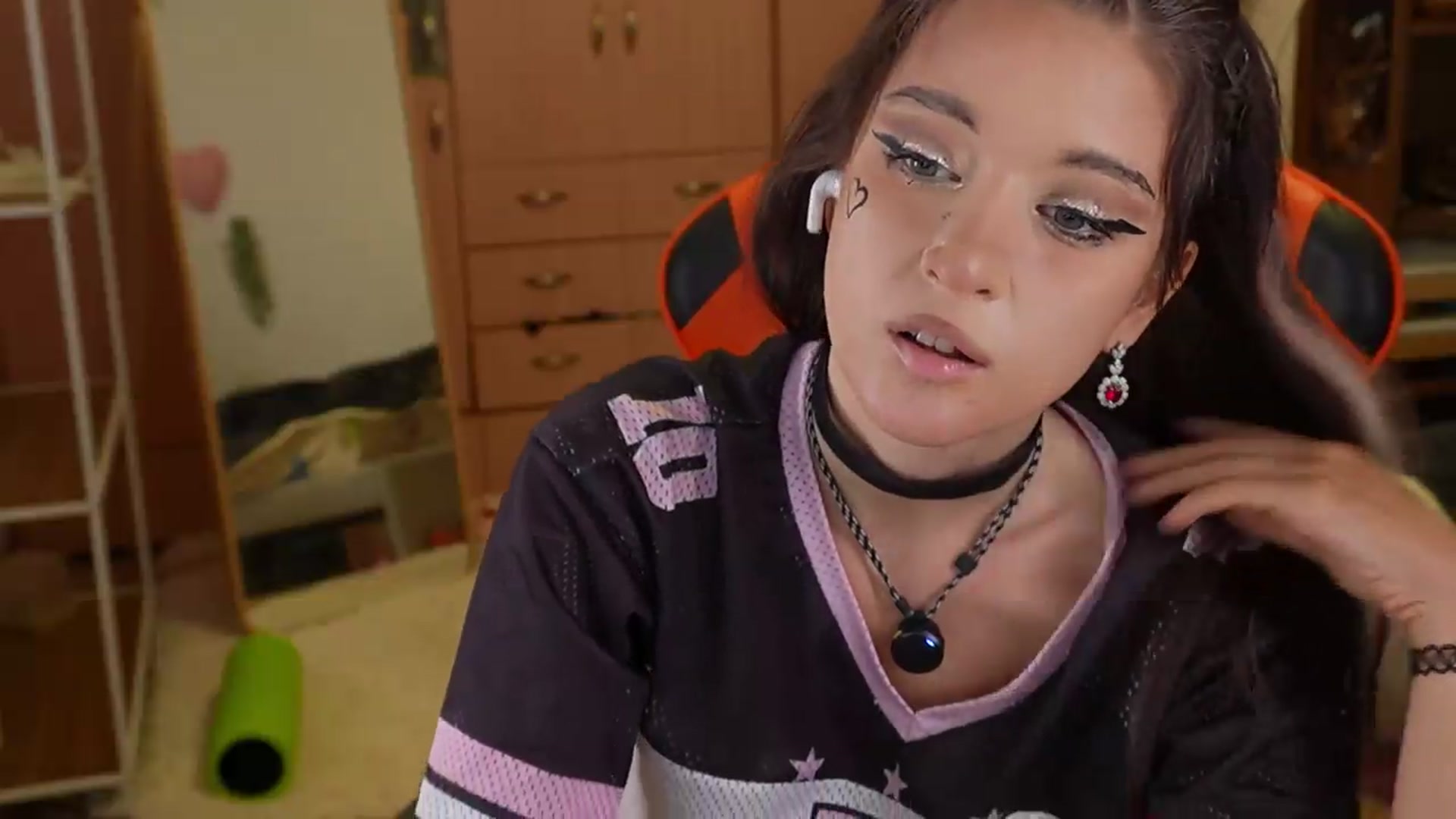 Gallery image thumbnail from Sandy_Peach's myfreecams stream on, 08/16/2026, 19:35 image 16 of 20