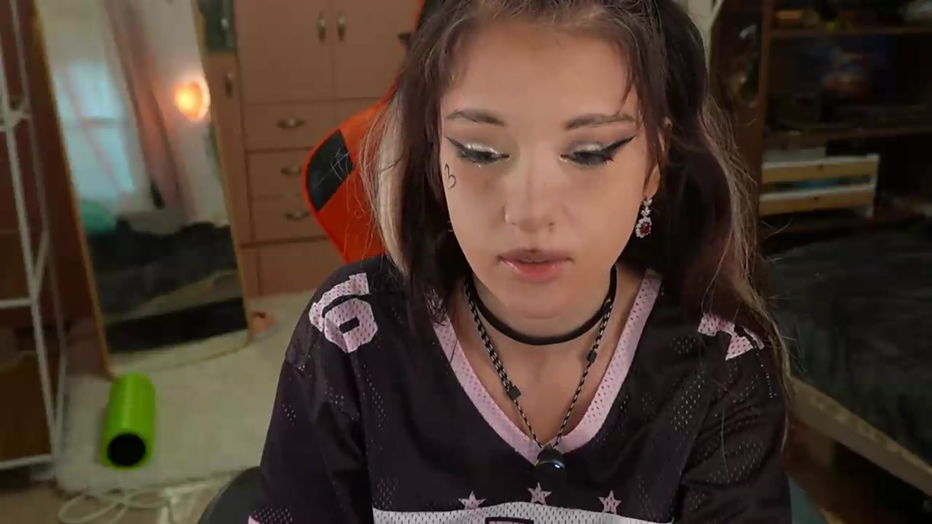 Gallery image thumbnail from Sandy_Peach's myfreecams stream on, 08/17/2026, 16:15 image 7 of 20