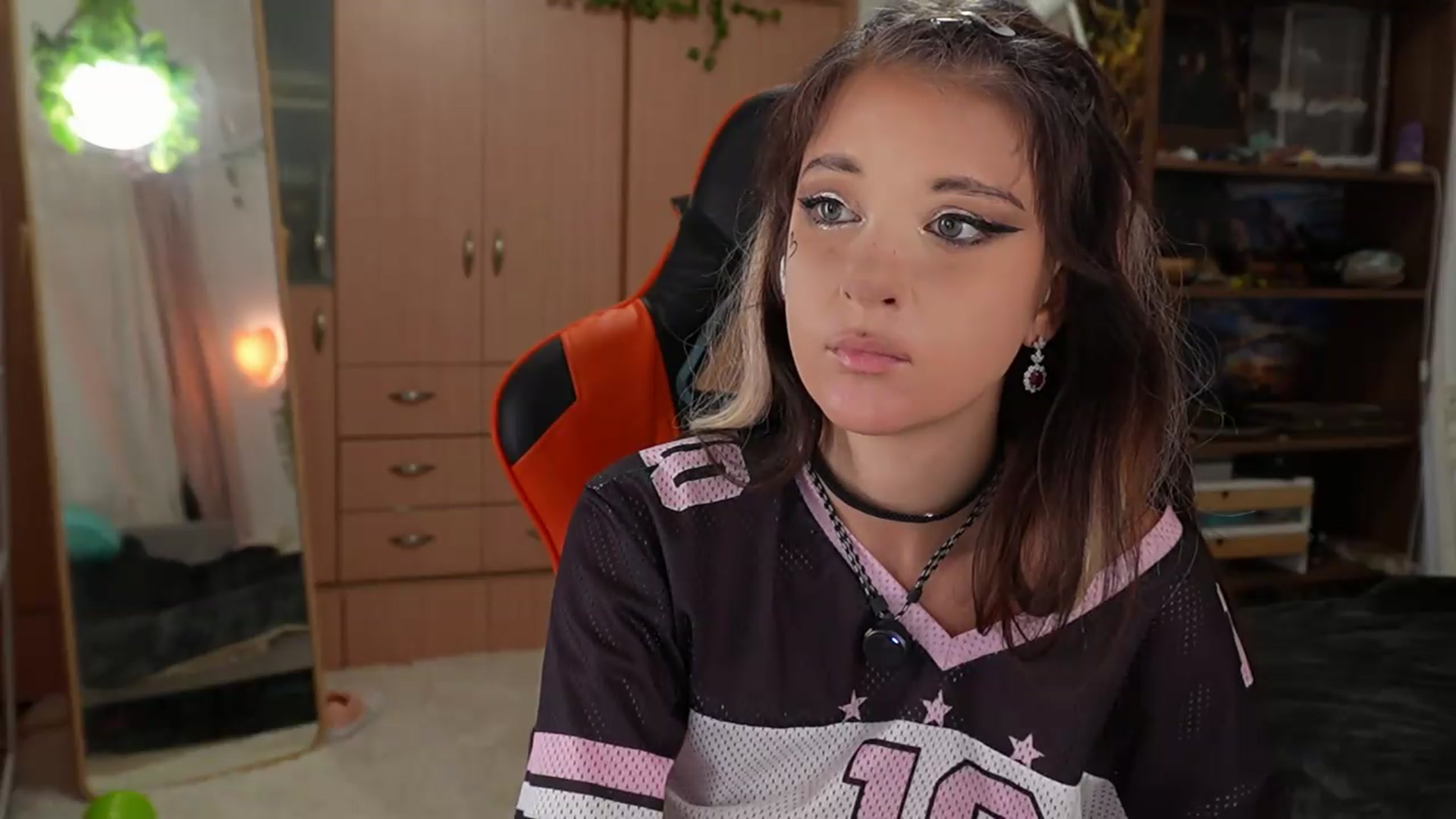 Gallery image thumbnail from Sandy_Peach's myfreecams stream on, 08/17/2026, 18:27 image 14 of 20