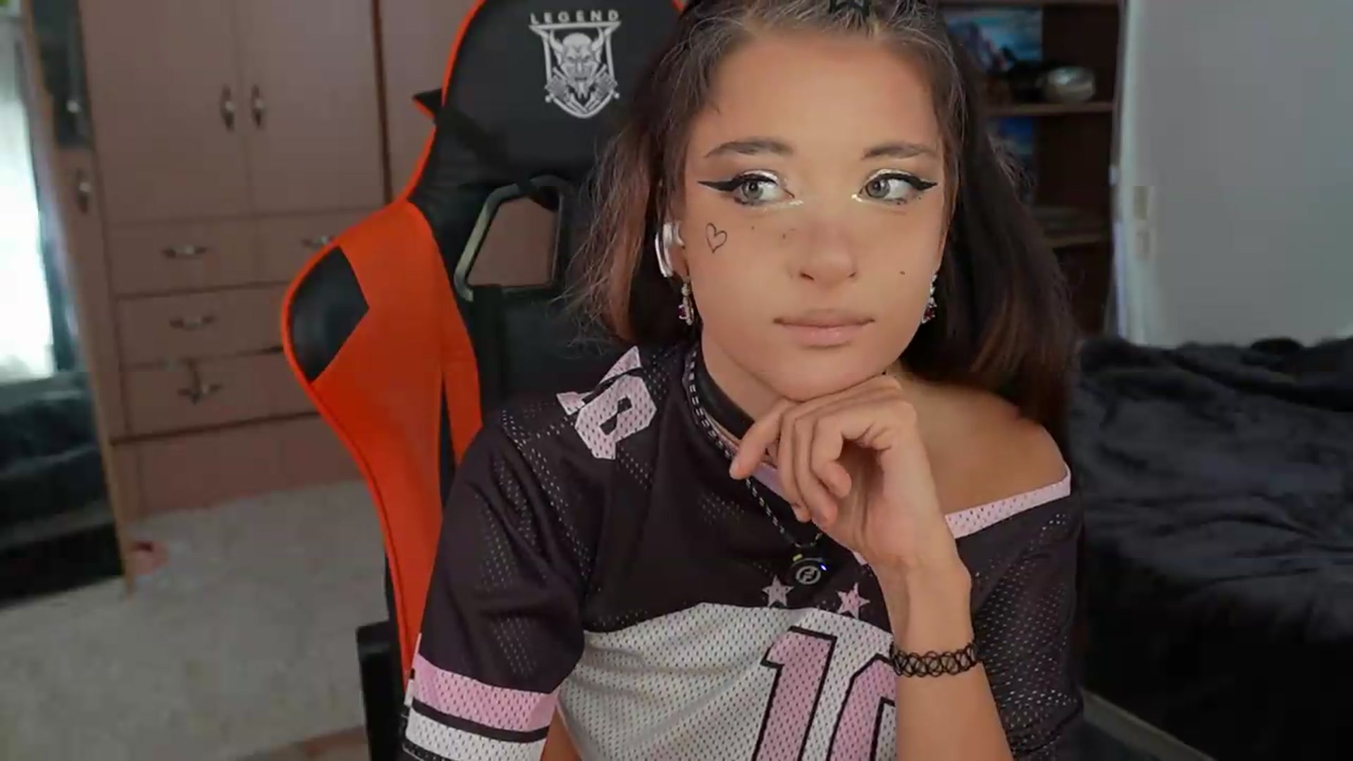 Gallery image thumbnail from Sandy_Peach's myfreecams stream on, 08/18/2026, 13:35 image 2 of 20