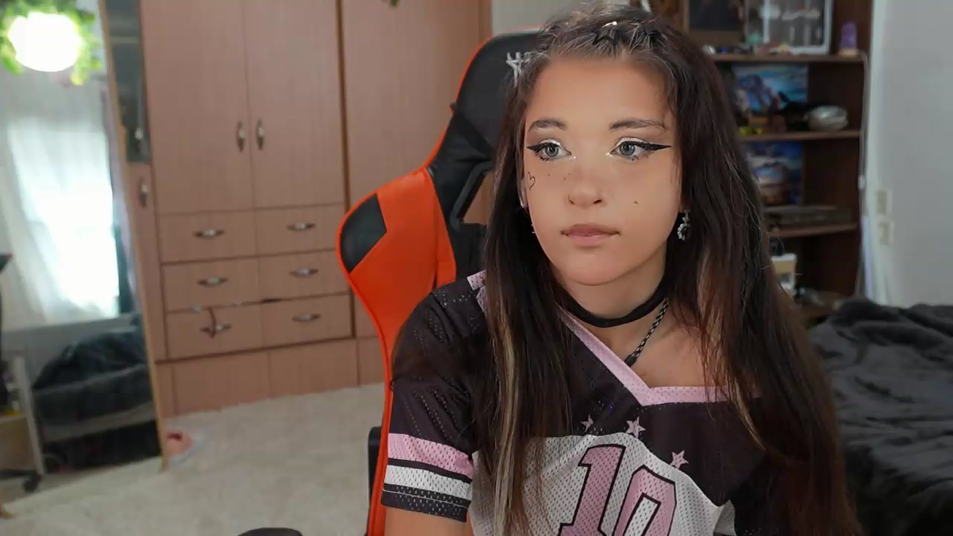 Gallery image thumbnail from Sandy_Peach's myfreecams stream on, 08/18/2026, 13:35 image 9 of 20