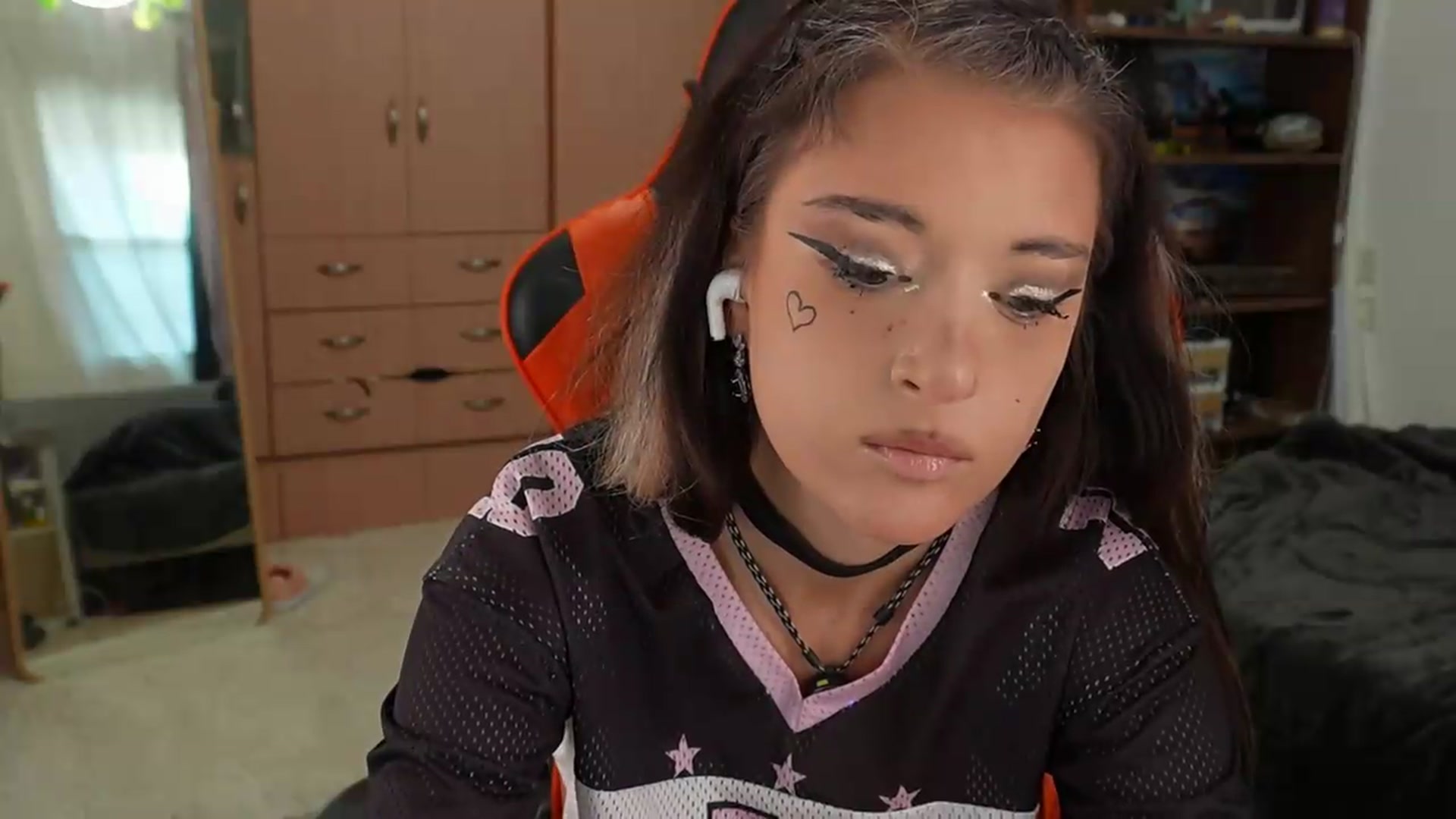 Gallery image thumbnail from Sandy_Peach's myfreecams stream on, 08/18/2026, 15:11 image 17 of 20