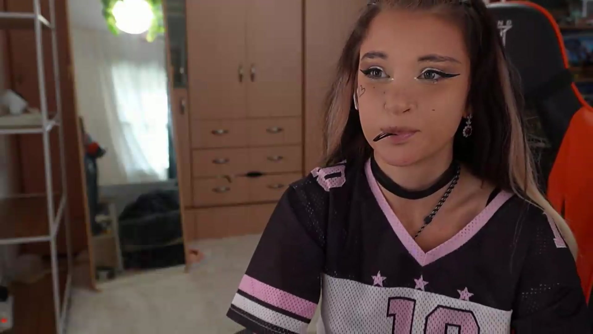 Gallery image thumbnail from Sandy_Peach's myfreecams stream on, 08/18/2026, 15:11 image 9 of 20
