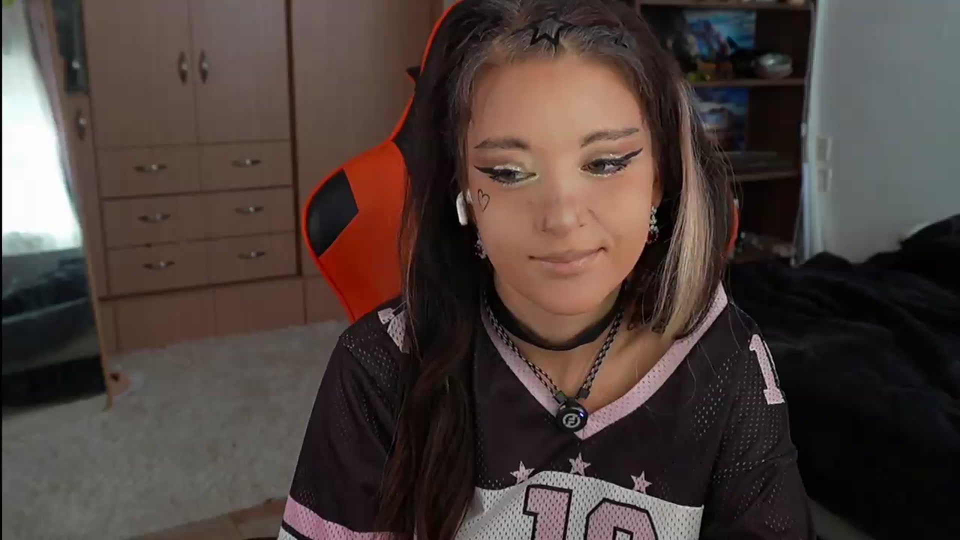 Gallery image thumbnail from Sandy_Peach's myfreecams stream on, 08/19/2026, 15:01 image 4 of 20