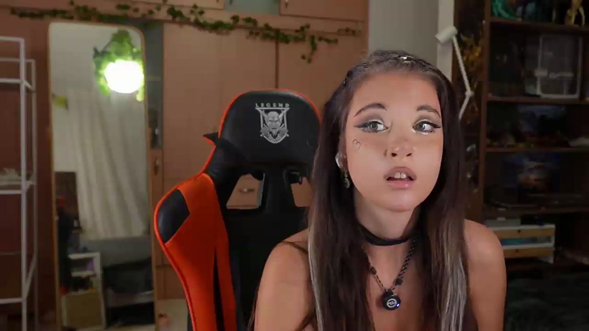 Gallery image thumbnail from Sandy_Peach's myfreecams stream on, 08/22/2026, 18:15 image 16 of 20