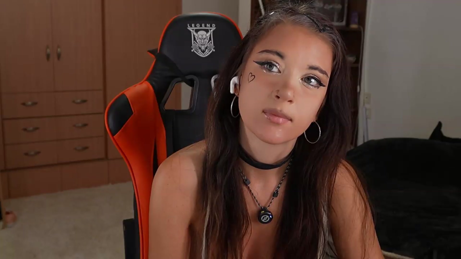 Gallery image thumbnail from Sandy_Peach's myfreecams stream on, 08/23/2026, 16:03 image 17 of 20