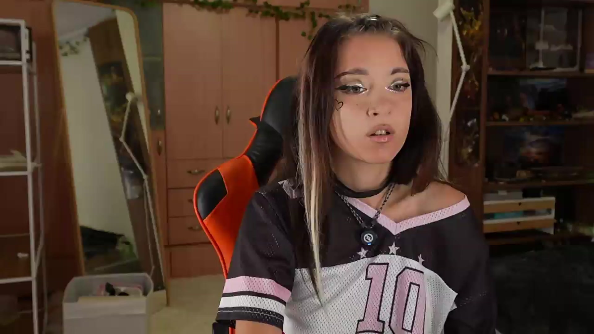 Gallery image thumbnail from Sandy_Peach's myfreecams stream on, 08/30/2026, 17:35 image 6 of 20