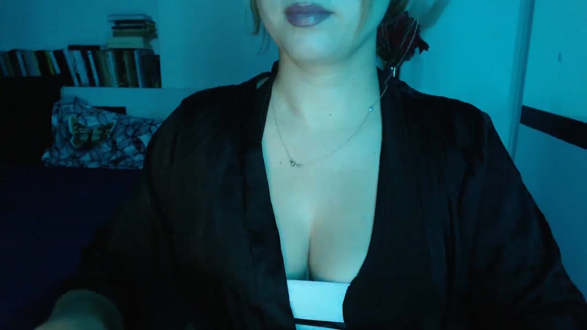 Gallery image thumbnail from Sandy___'s myfreecams stream on, 10/27/2024, 24:22 image 16 of 20