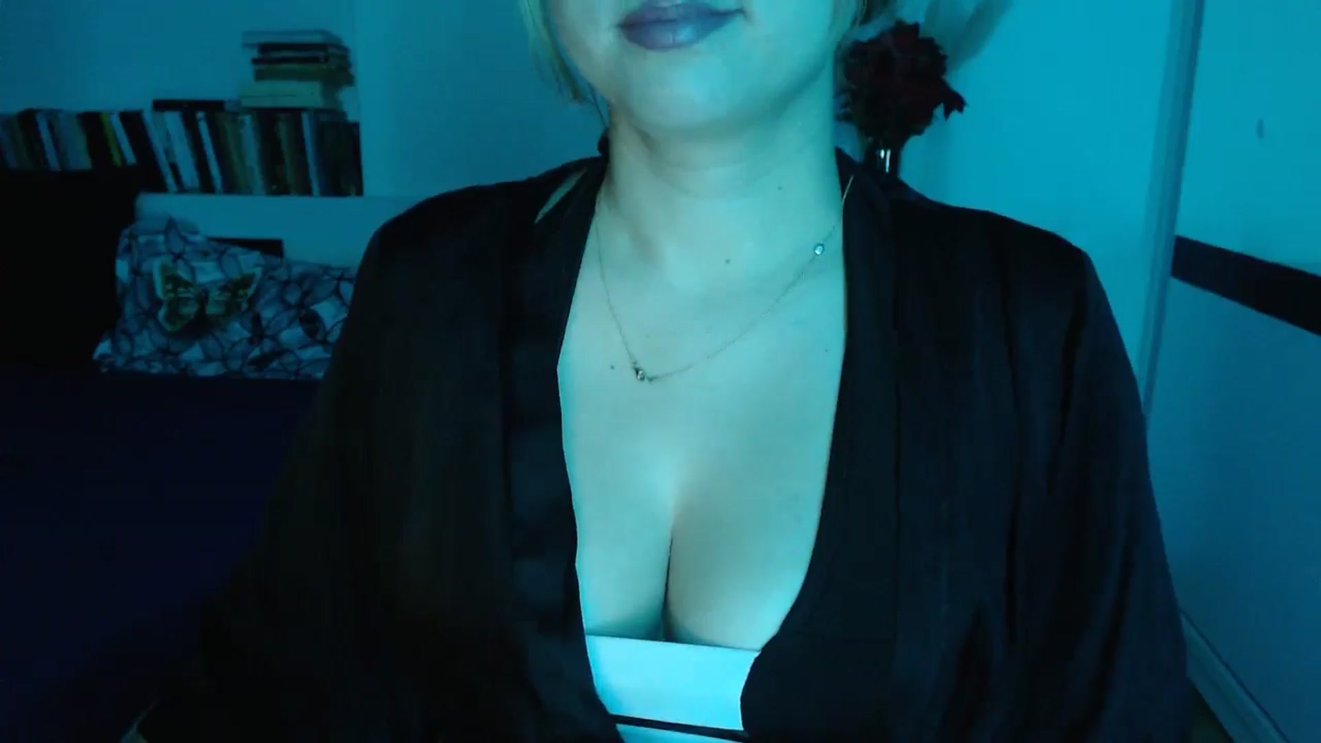 Gallery image thumbnail from Sandy___'s myfreecams stream on, 10/27/2024, 24:22 image 10 of 20