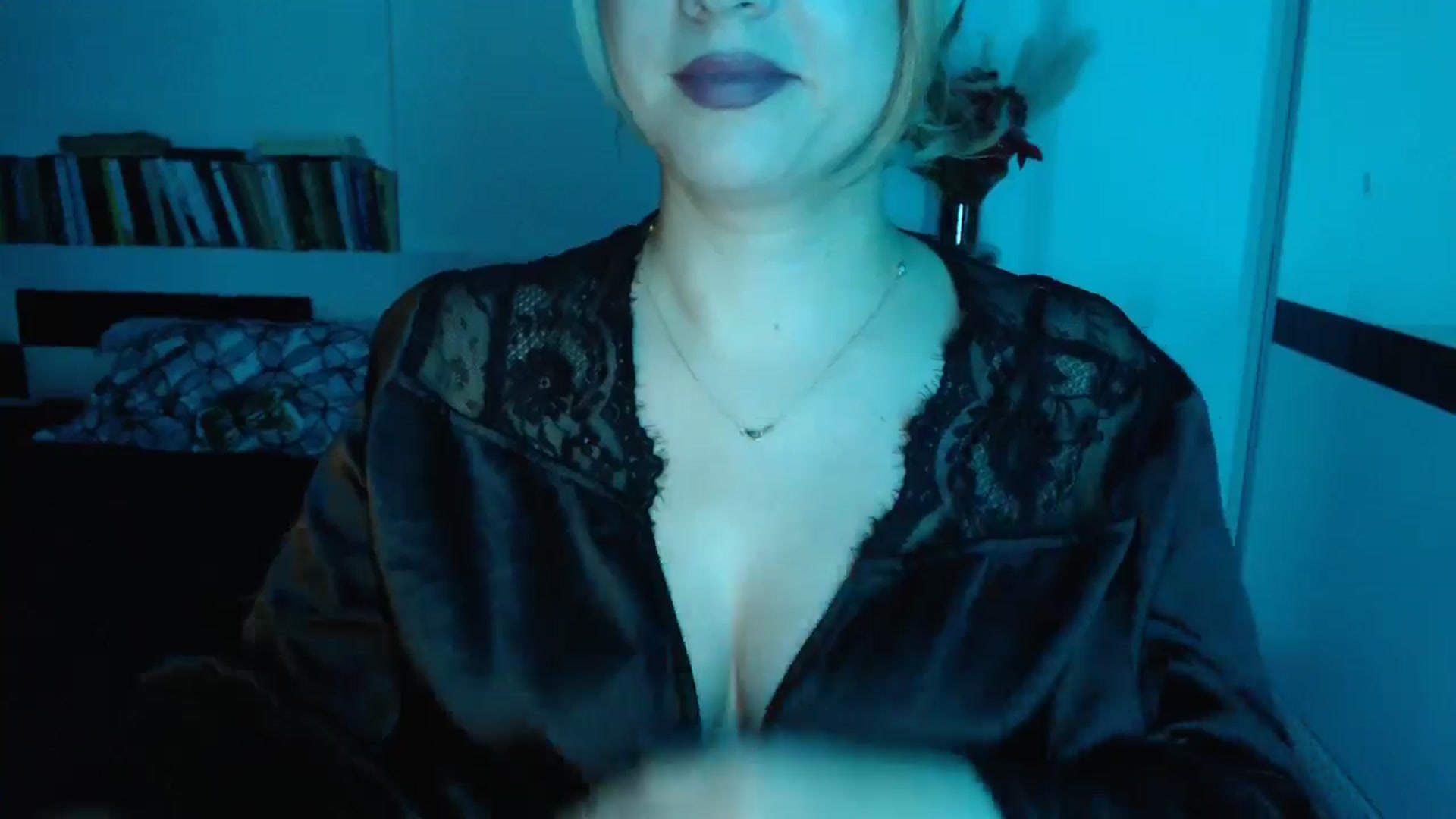 Gallery image thumbnail from Sandy___'s myfreecams stream on, 11/19/2024, 24:32 image 16 of 20