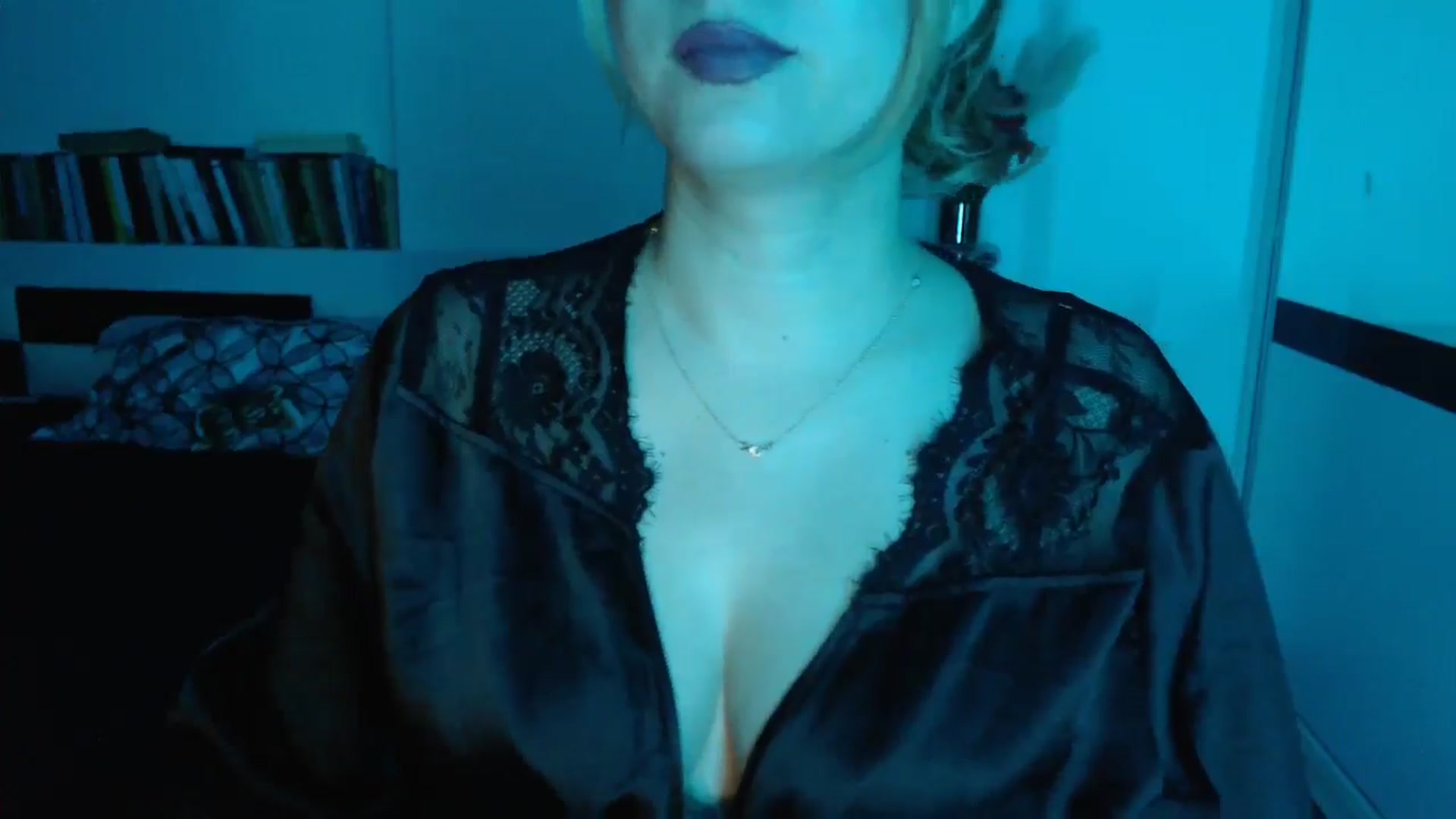 Gallery image thumbnail from Sandy___'s myfreecams stream on, 11/19/2024, 24:32 image 17 of 20