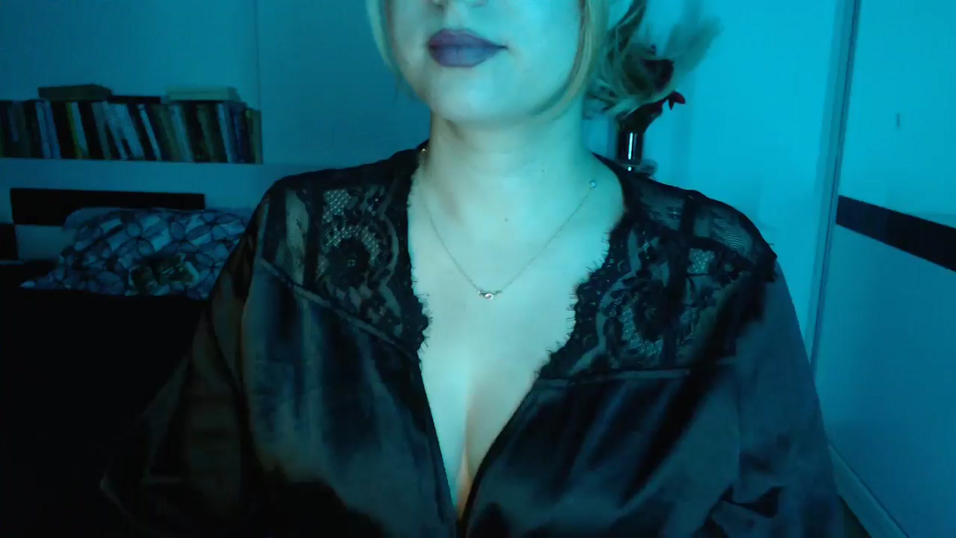 Gallery image thumbnail from Sandy___'s myfreecams stream on, 11/19/2024, 24:32 image 12 of 20