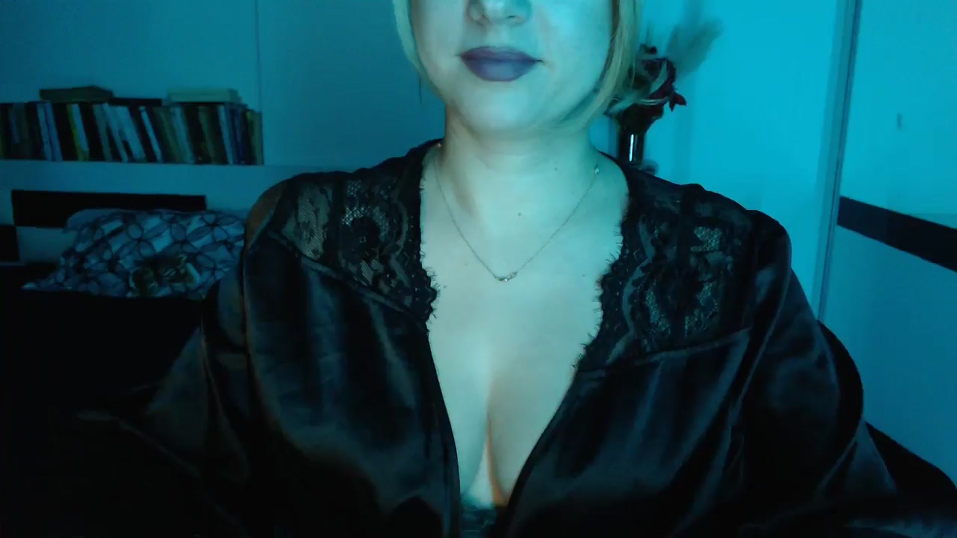 Gallery image thumbnail from Sandy___'s myfreecams stream on, 11/19/2024, 24:32 image 19 of 20